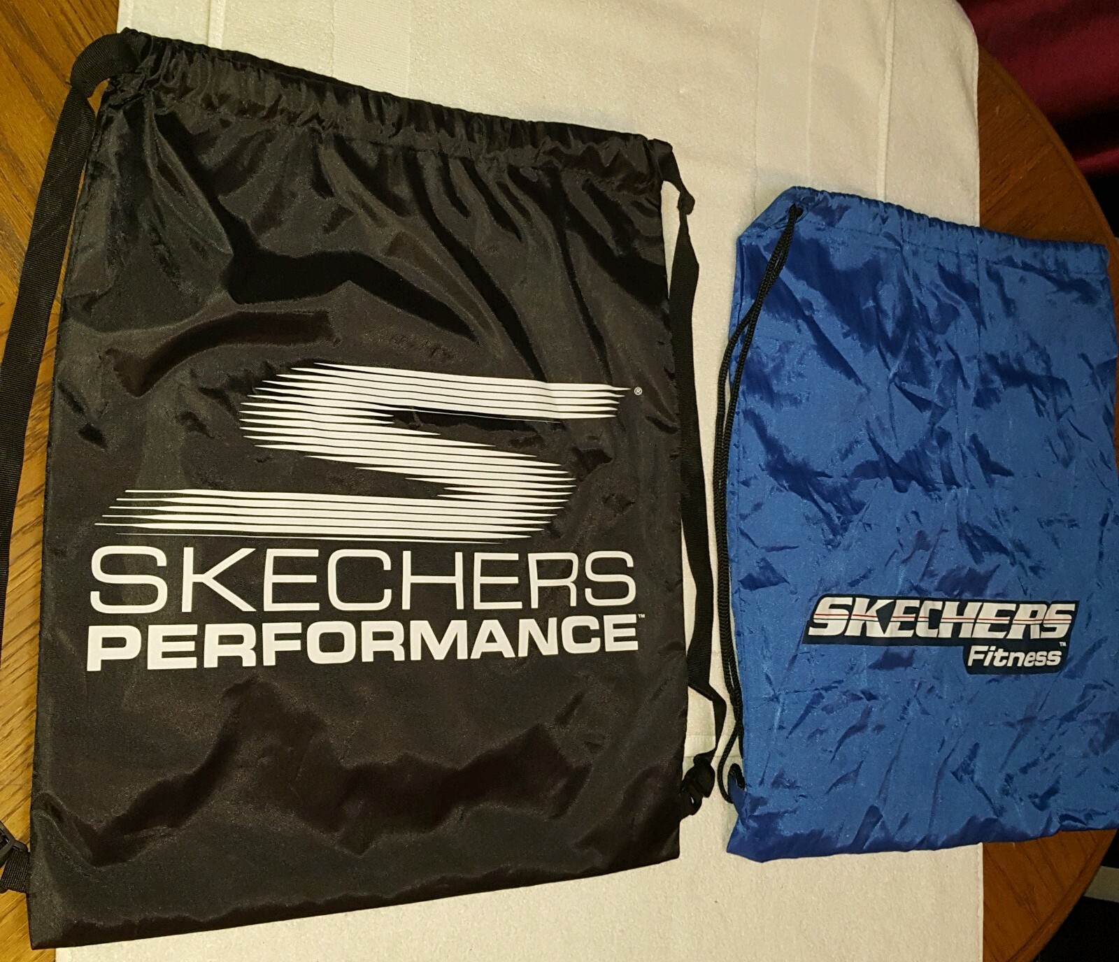 SKECHERS-Sling Pack/Backpack-Famous Logo-Hefty Straps & Grab Tab (2) GUC