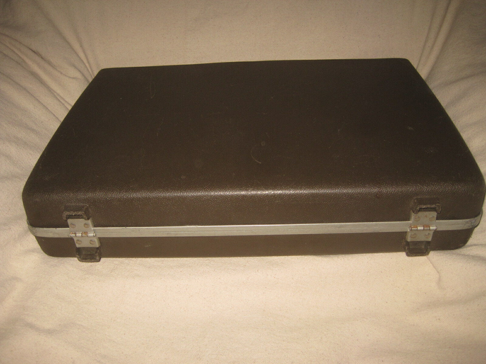 Royal Traveller Hard Shell Brown Slim Briefcase 18″ x 12 1/2″ x 3 1/4″ Vintage
