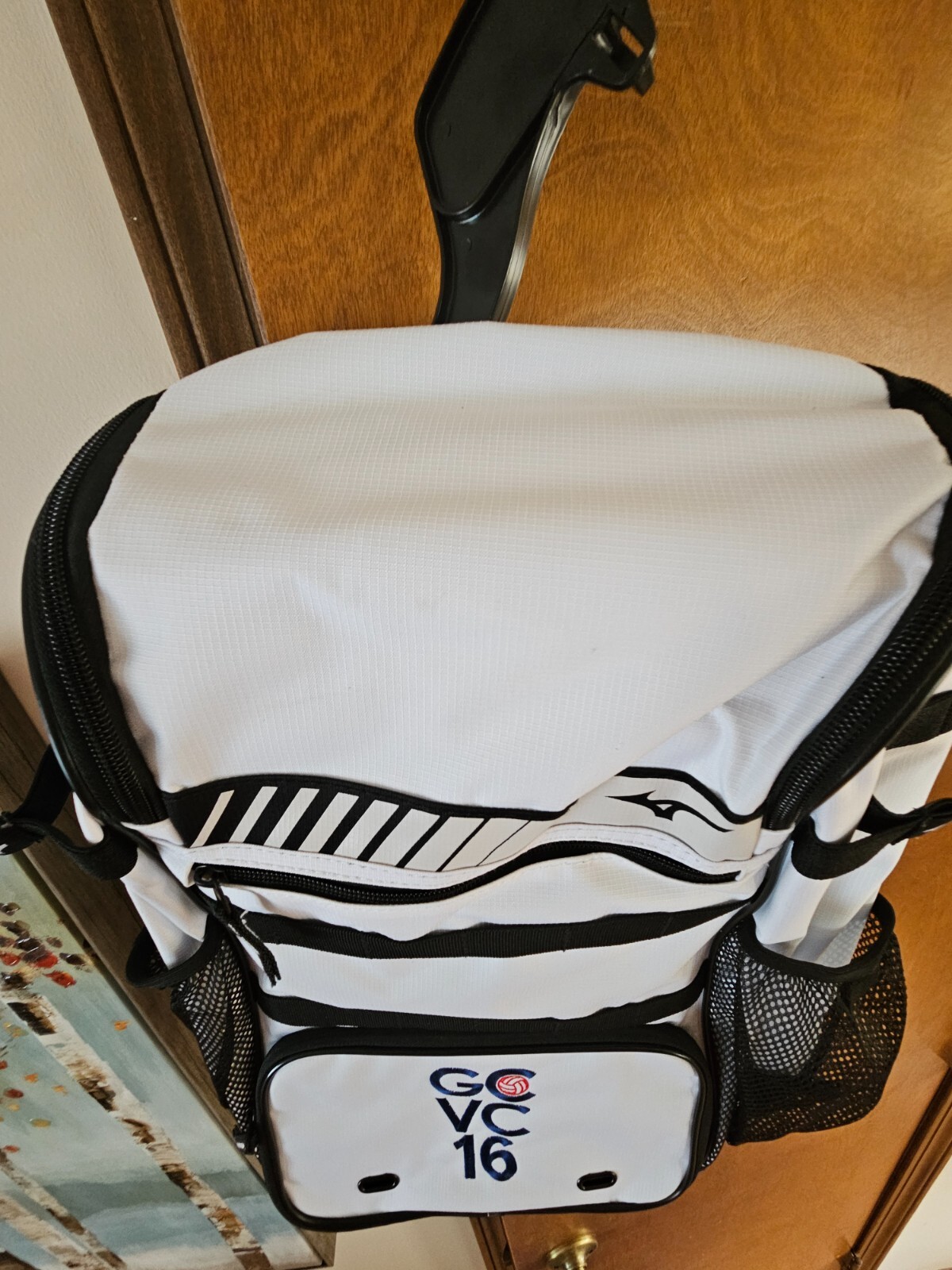 mizuno black/ white 14″×20″ backpack with side pockets