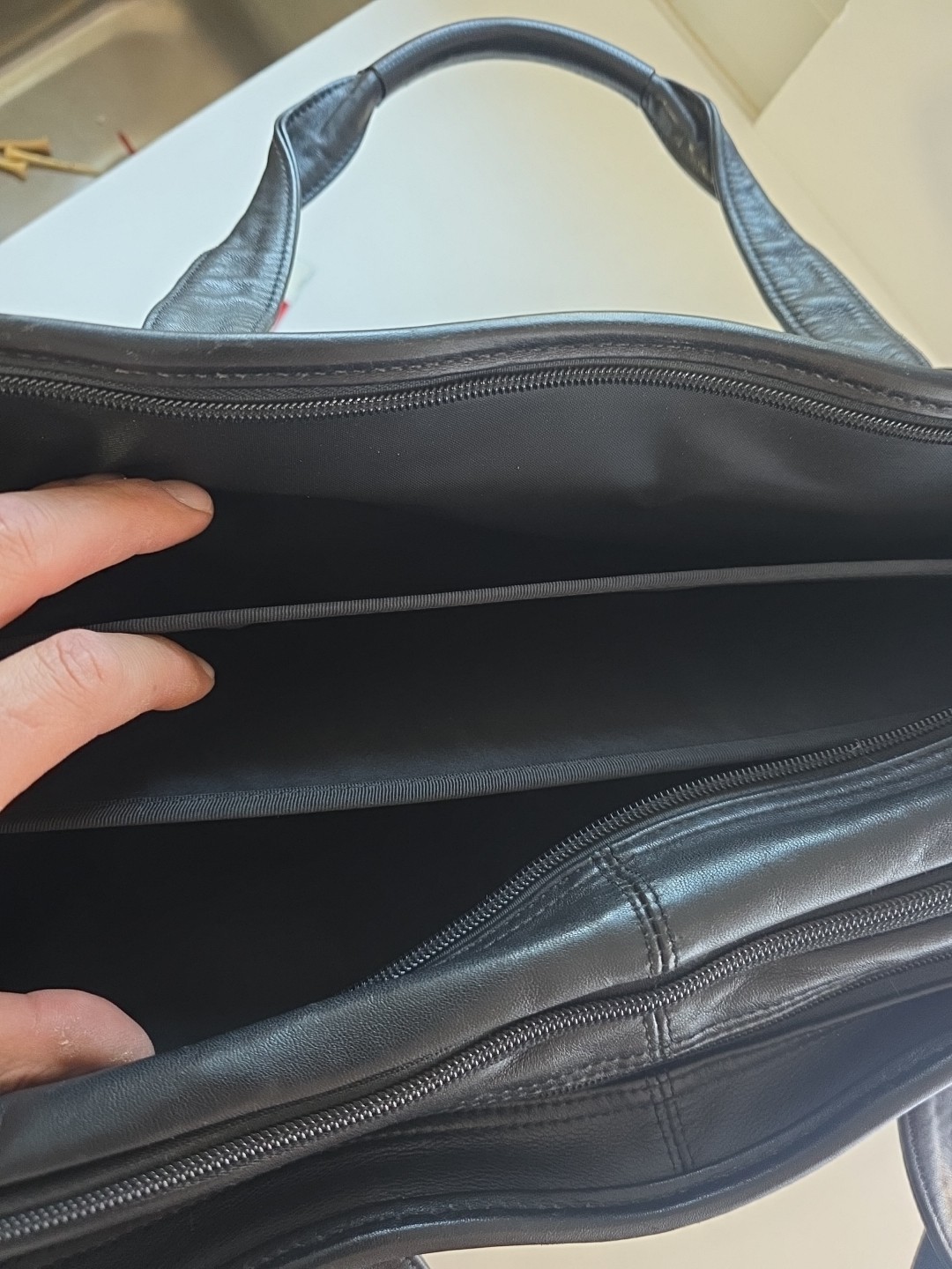 Victorinox Luxury 17” Expandable Black Leather Computer Briefcase Business Bag