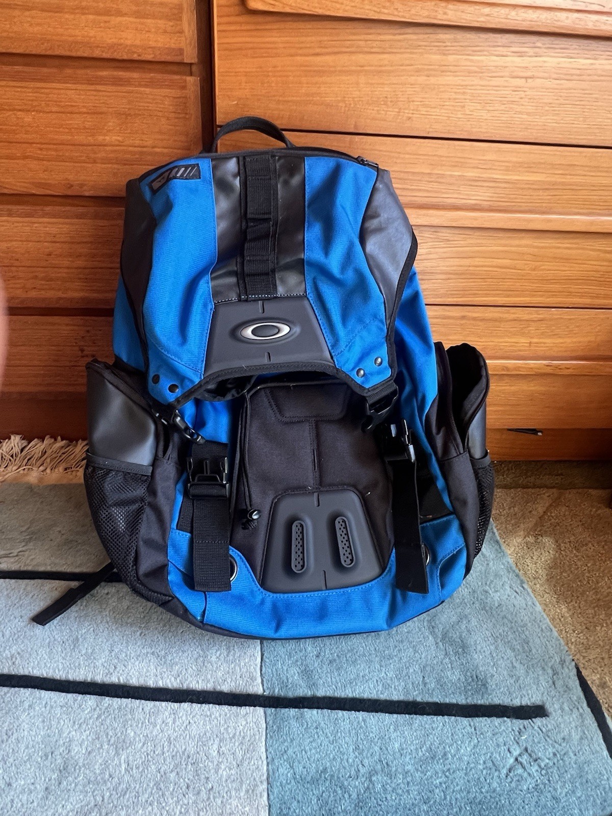 Oakley Backpack Mens Blue Black Gearbox 32 Liters Outdoors Daily Bag