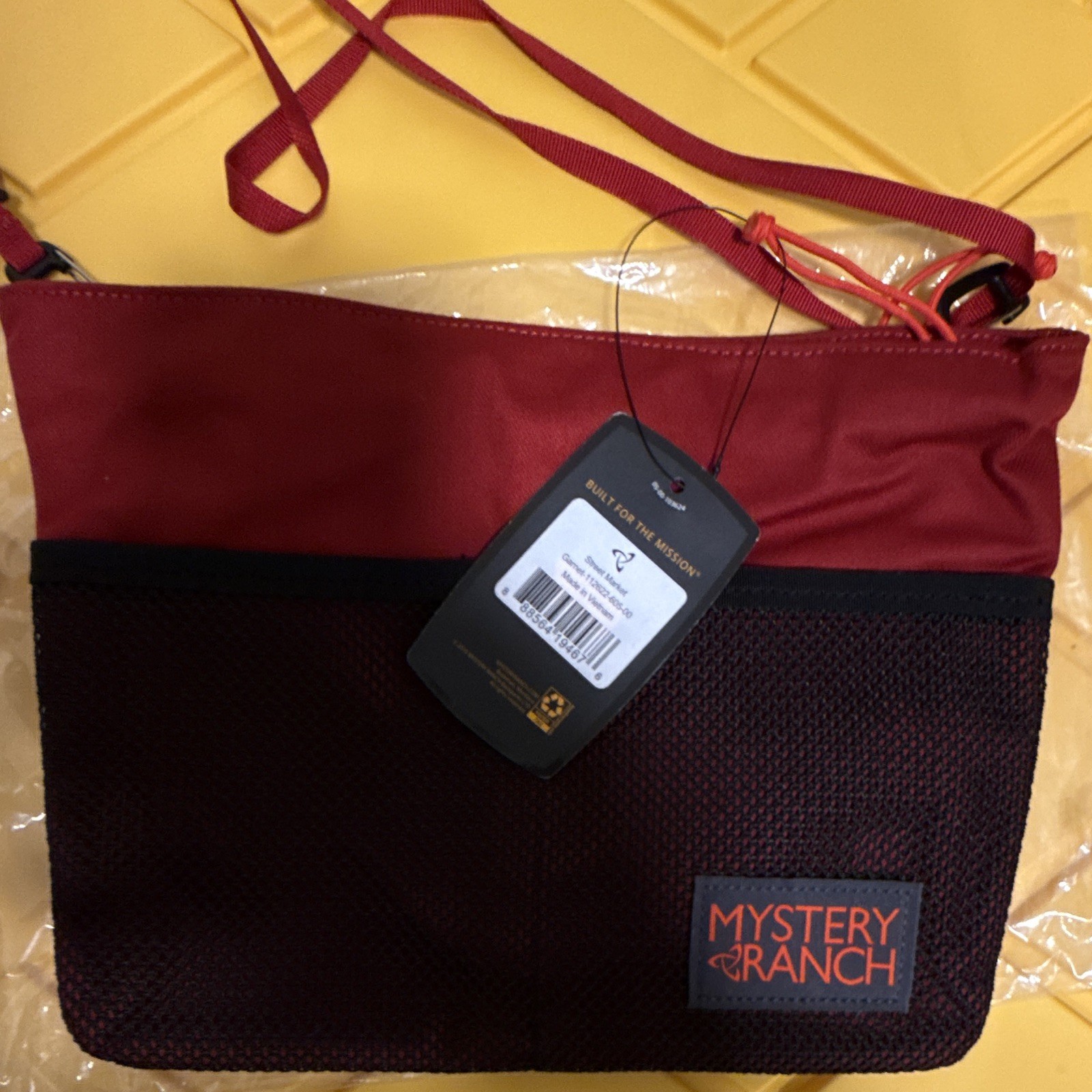 Mystery Ranch Street Market Crossbody Bag Small Red Black Zip Adjustable Strap