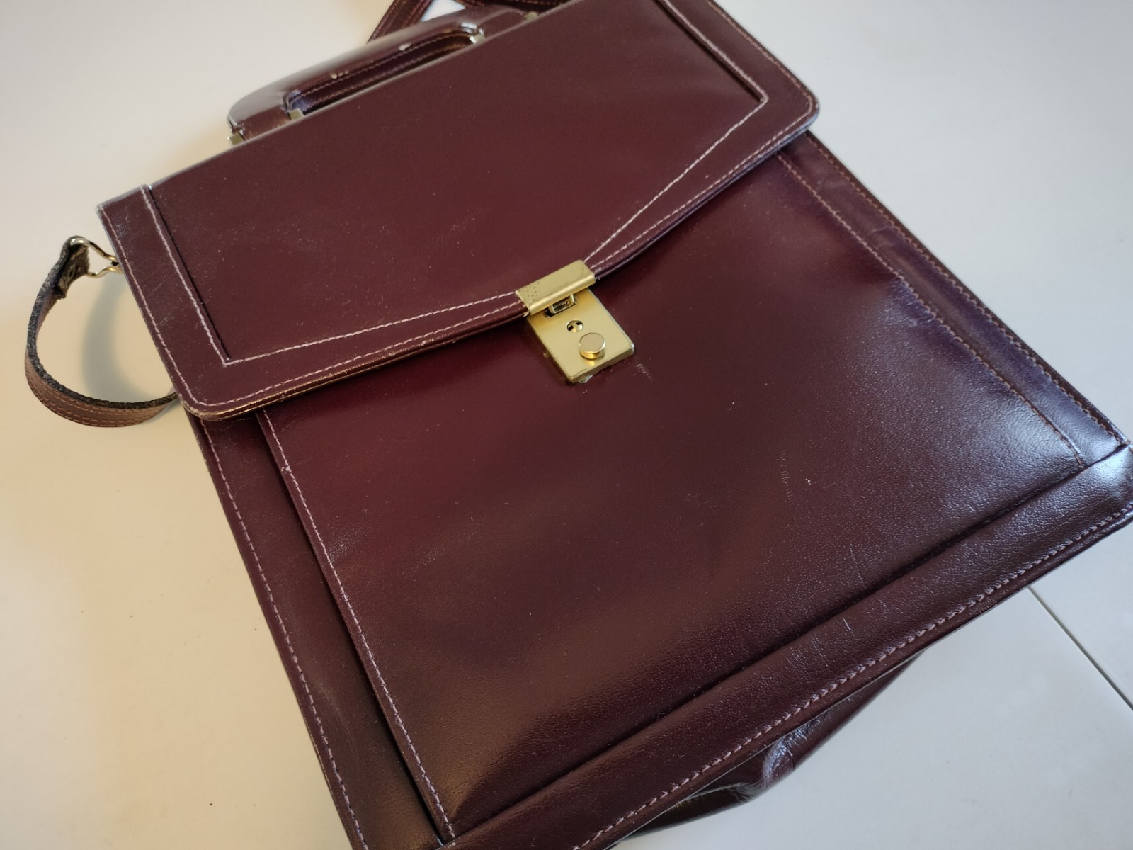 Vintage Sophisticated Burgundy Italian Leather Small Shoulder Briefcase