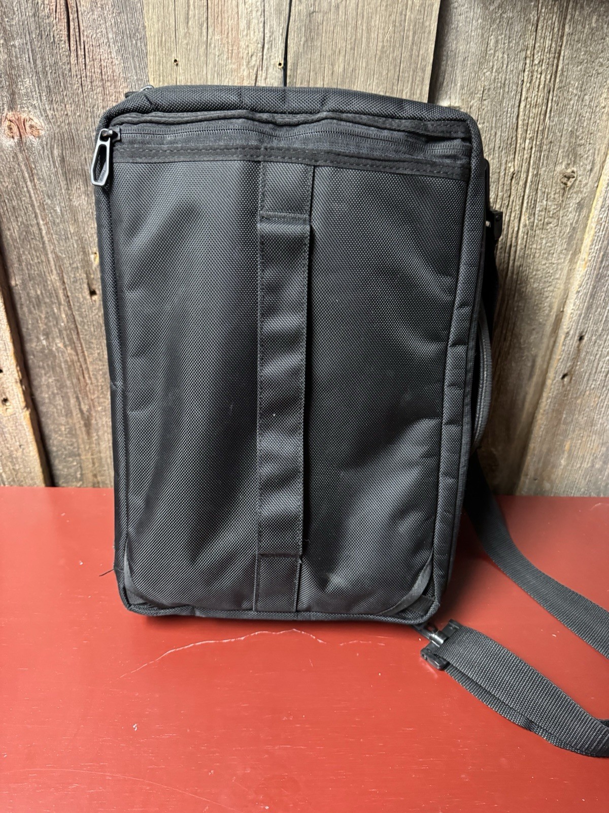 Thule Accent Convertible Backpack Black 17L Laptop Bag Travel 17x12x4