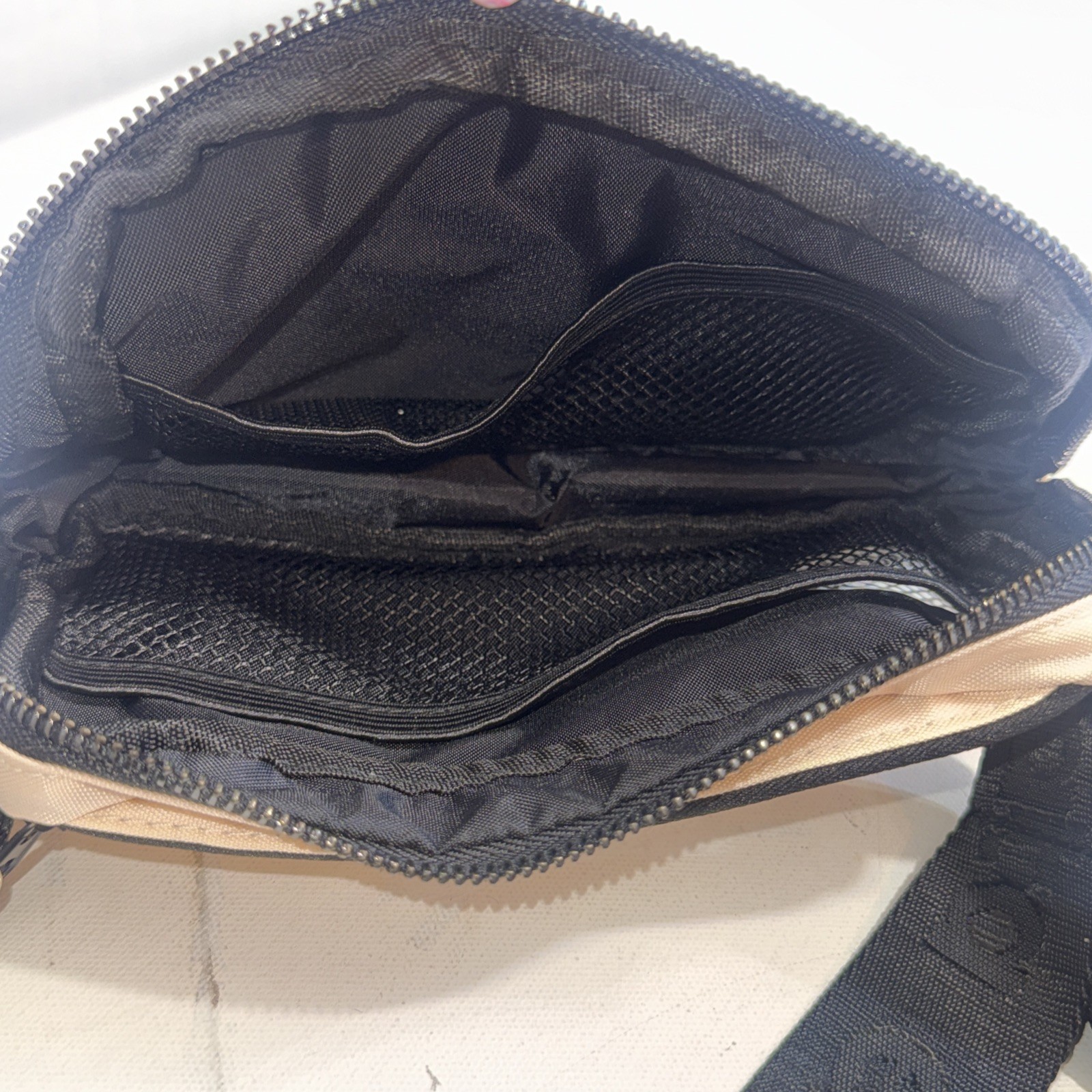 Red Label Entrata Beige Active Minimalist Athletic Gym Sling Waist Belt Bag