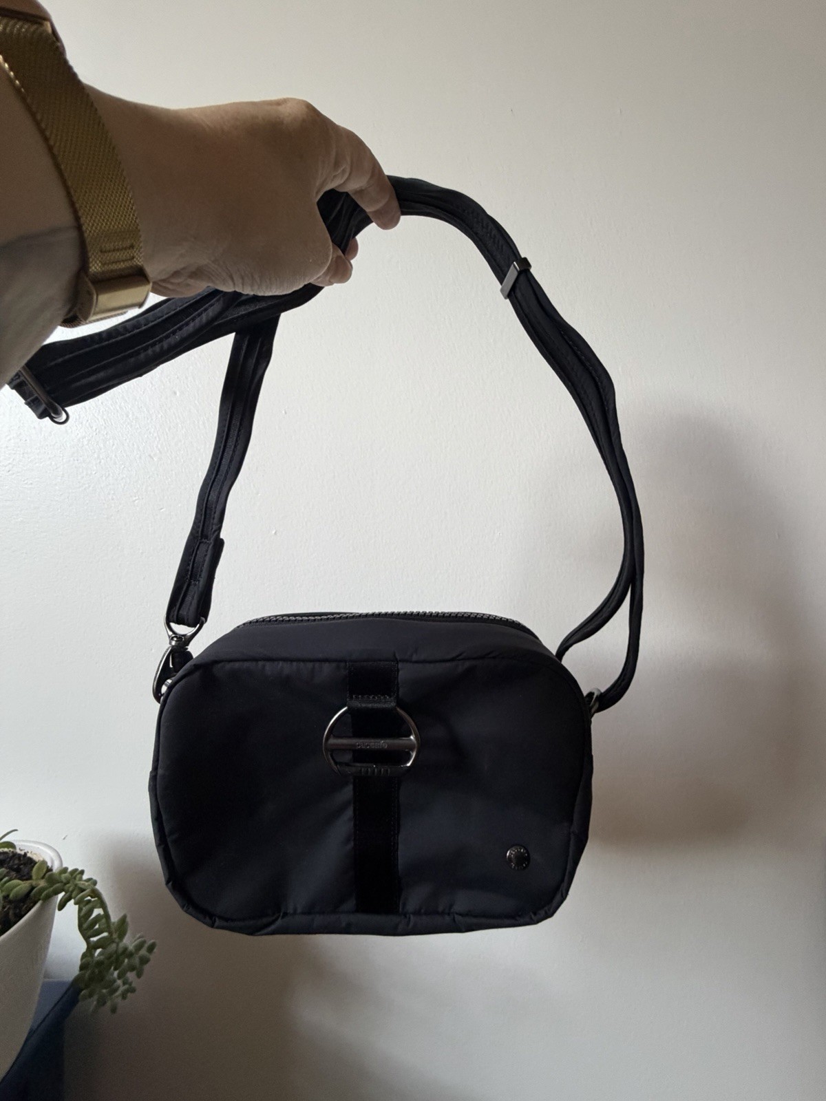 Pacsafe Crossbody Anti-Theft Shoulder Bag Black Travel Organizer RFID