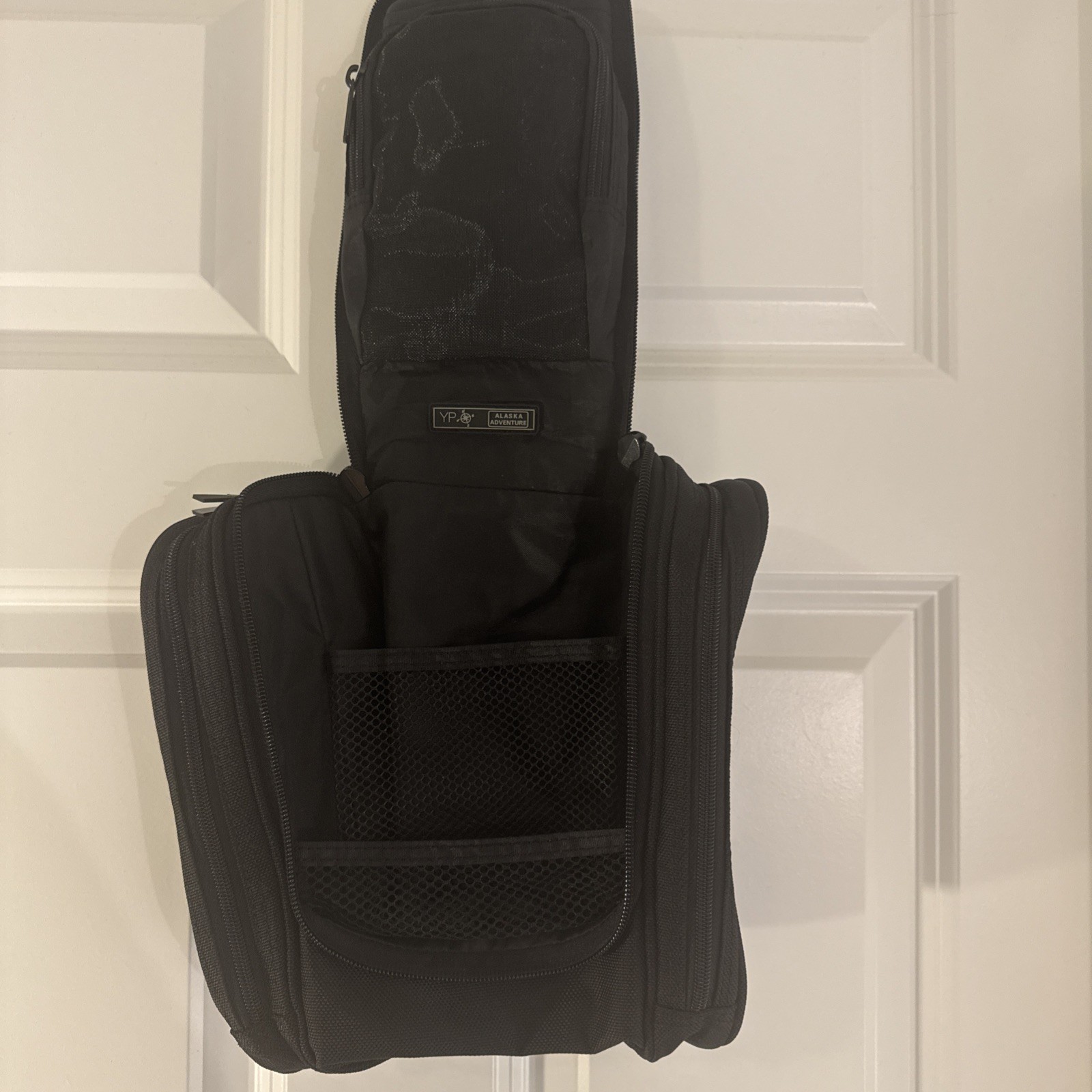 Mens Hanging Glacier Toiletry Bag Organizer W/ Multiple Pockets YPO/ NWT