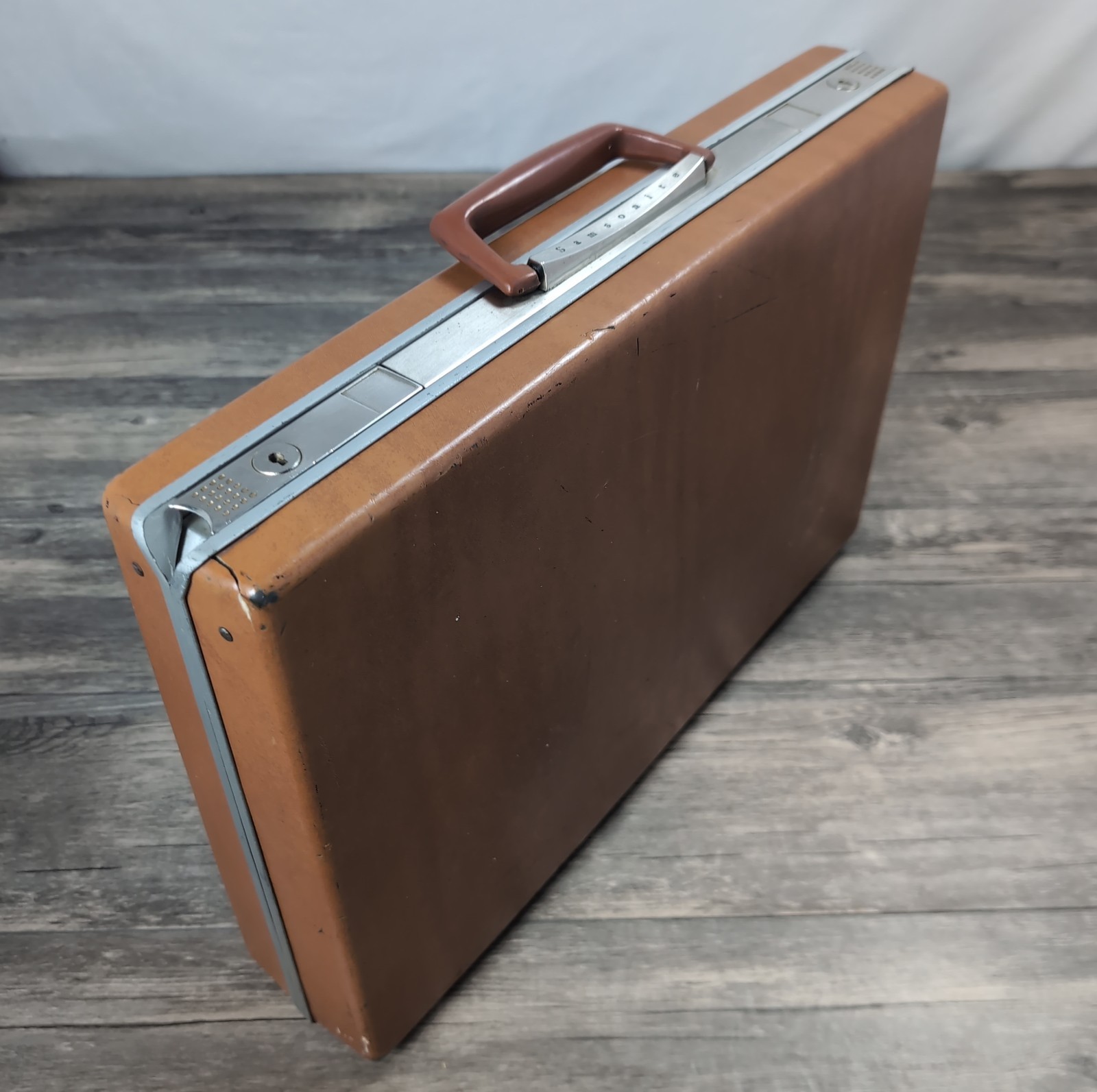 Vintage Samsonite Tan Hard Shell Briefcase Attache Carry Case NO KEY 18x13x4