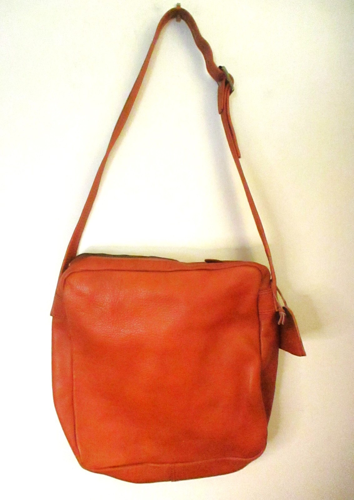 Bugatti Unisex Leather Shoulder/Messenger Bag, Caramel Brown, Leather