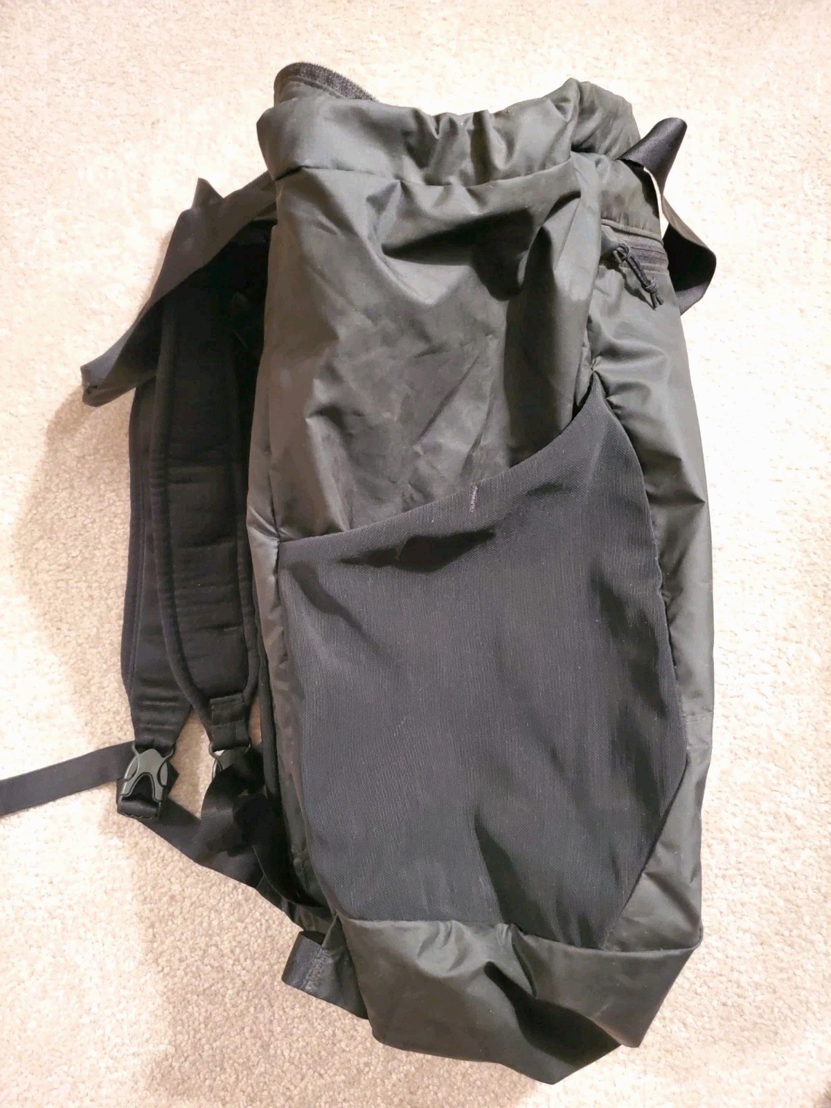 Patagonia Ultralight Black Hole Tote Pack Backpack, Eleven Embroidery NWT