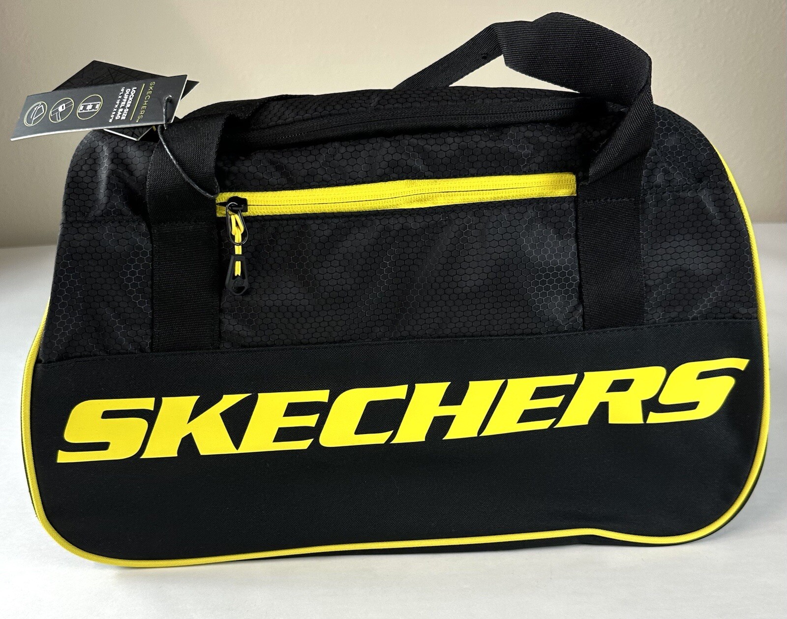 NWT Skechers Locker Size Duffel Gym Bag Shoulder Strap Bag Carry On