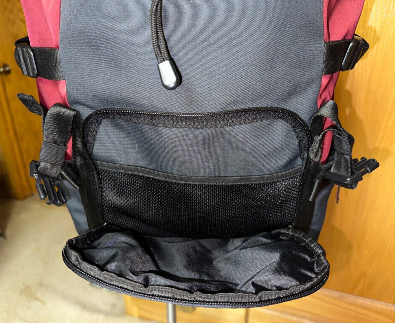 OAKLEY Utility Organizing large rucksack backpack Black/maroon EUC