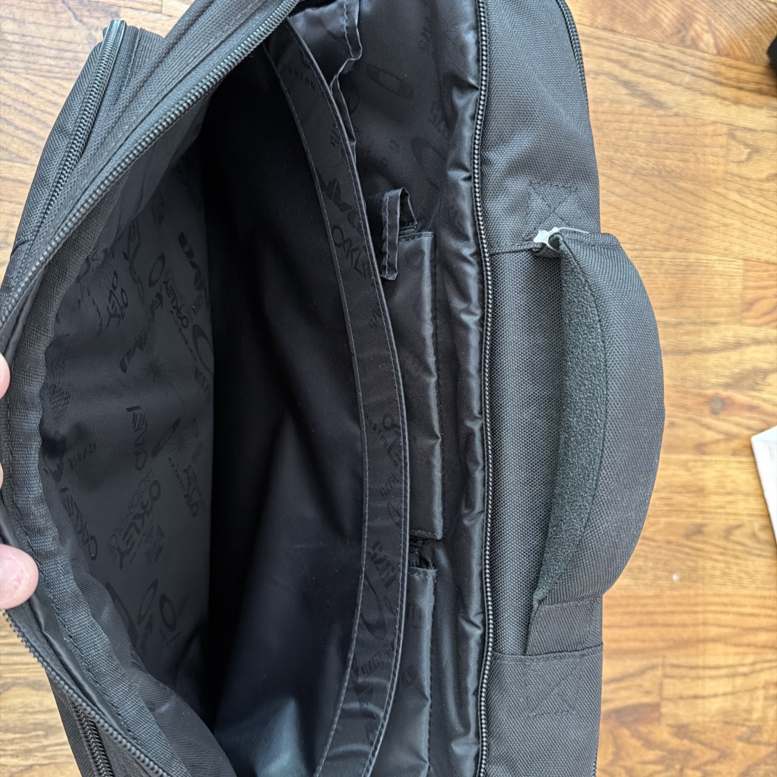 Oakley Messenger Bag Briefcase Shoulder Bag Padded Laptop Multipockets Black GUC