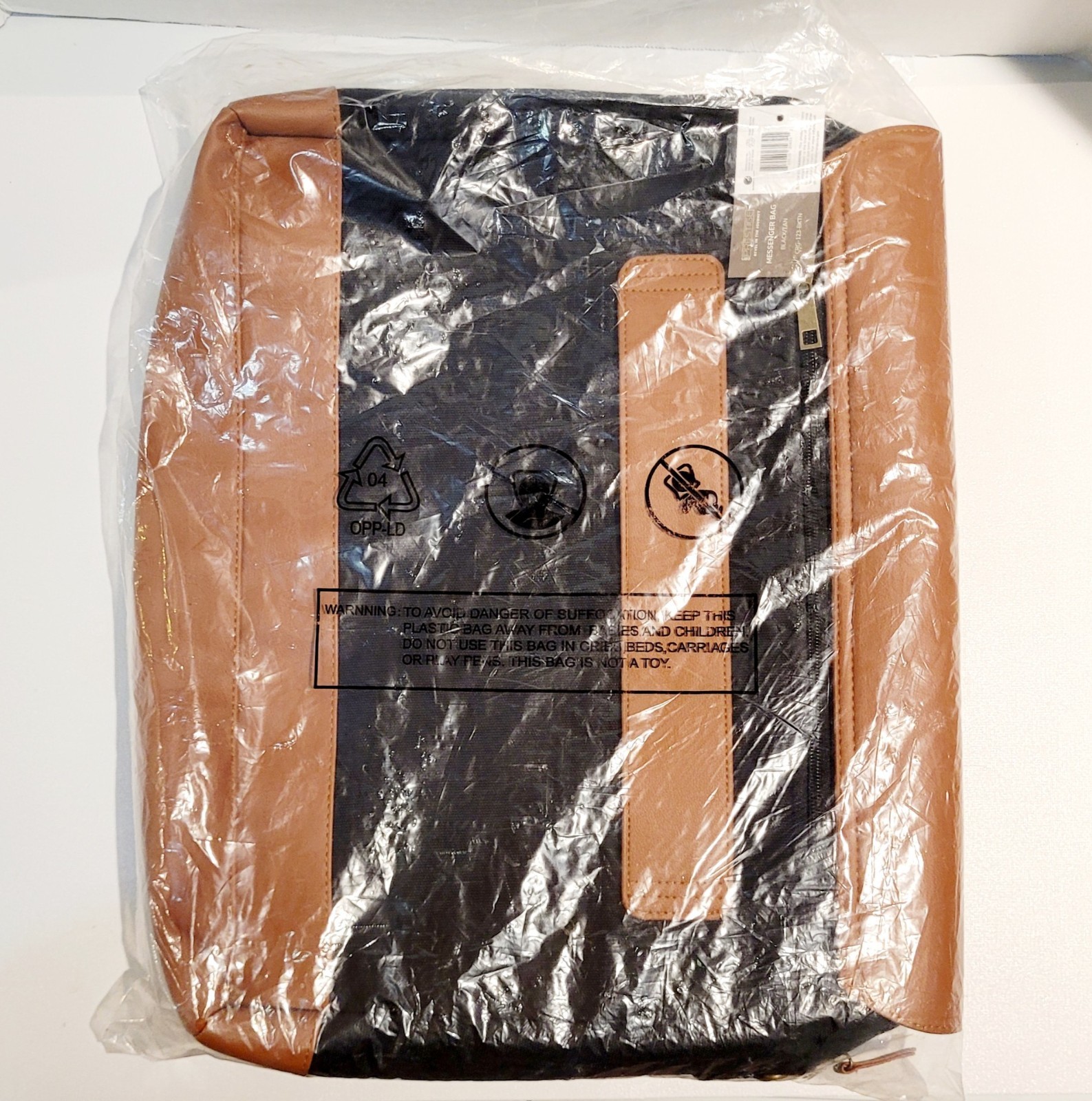 NEW WITH TAGS PRESTIGE MESSENGER BAG-BLACK & TAN-18″ X 15″ W/STRAP AND ZIPPER