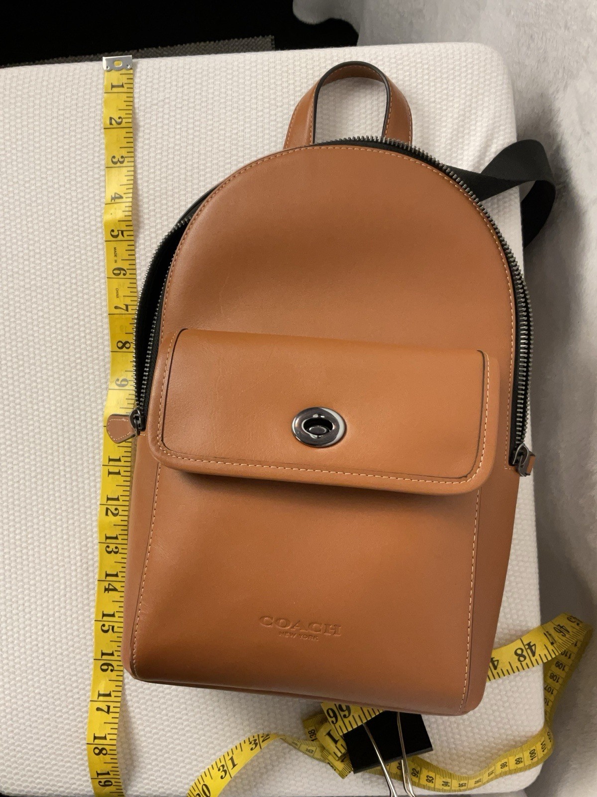 COACH Small Turnlock Sling Pack Smooth Leather CBI24 Tan Preloved