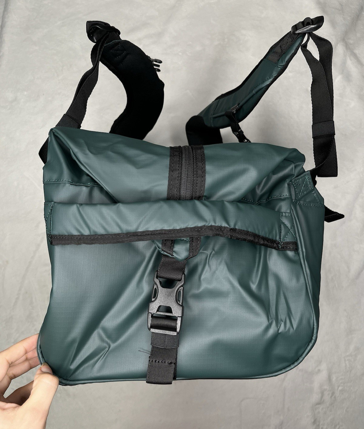 NEW $140 Oakley Road Trip RC Duffle Travel Bag 50L Green Backpack FOS901037 Gym