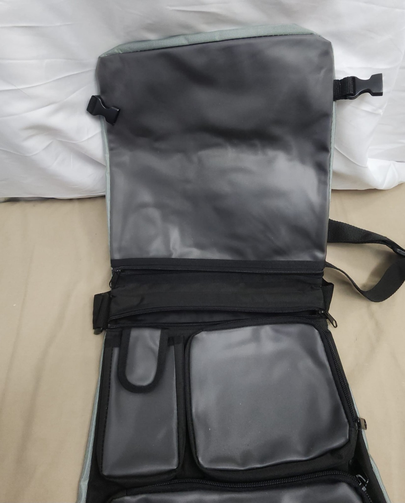 Calvin Klein Mens Gray Messenger Crossbody Bag Polyester Adjustable Strap Classy