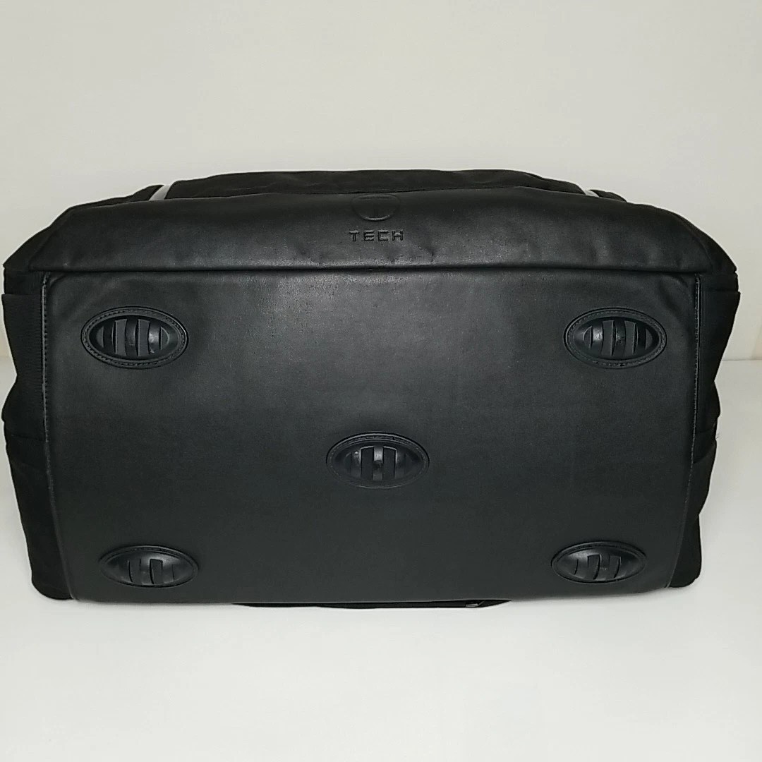 Tumi Tech Essential Gear 20″ Duffel Bag Black Nylon With Shoulder Strap 67754D