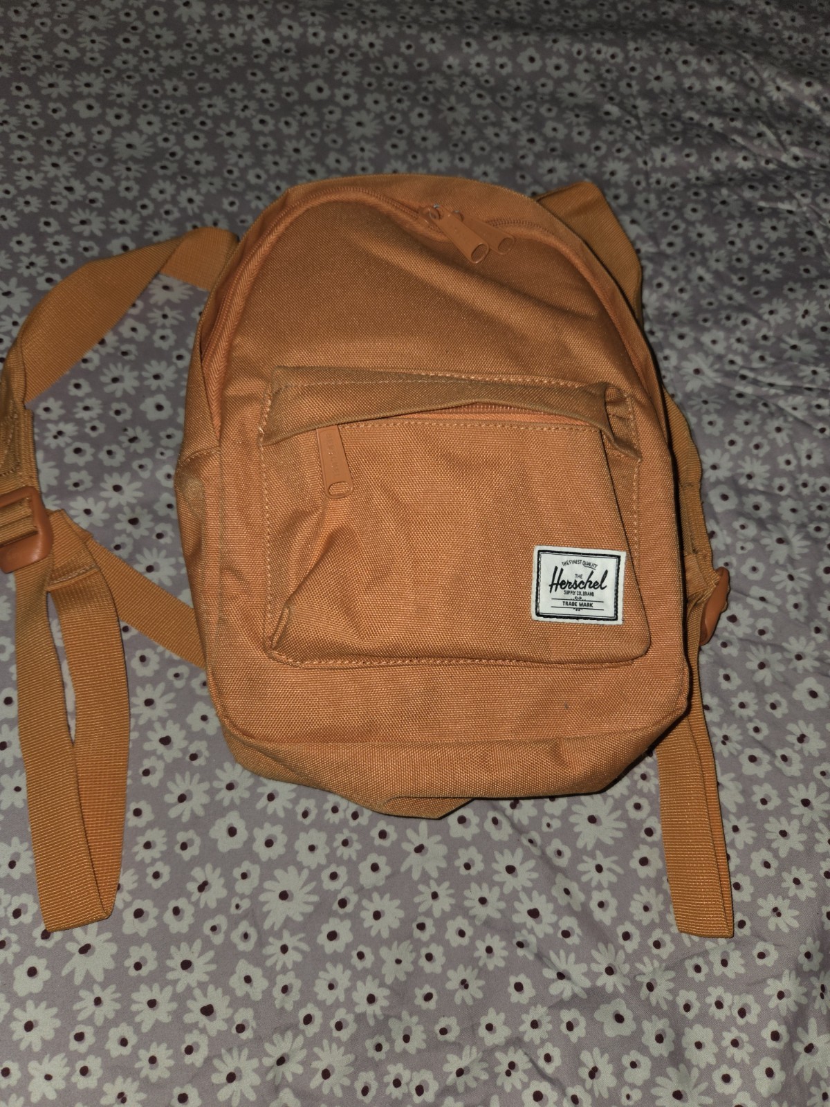 Herschel Supply Co. Backpack Camel Unisex Pre-Owned, but in very good condition.