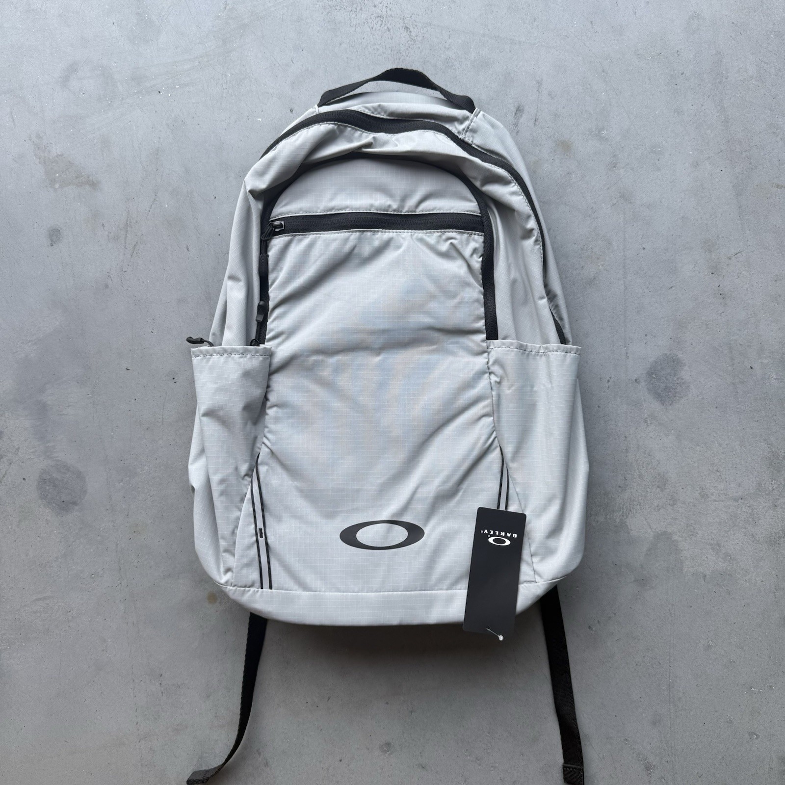 Oakley – 28L Sport Backpack – FOS901244 – Stone Grey – Size: One Size