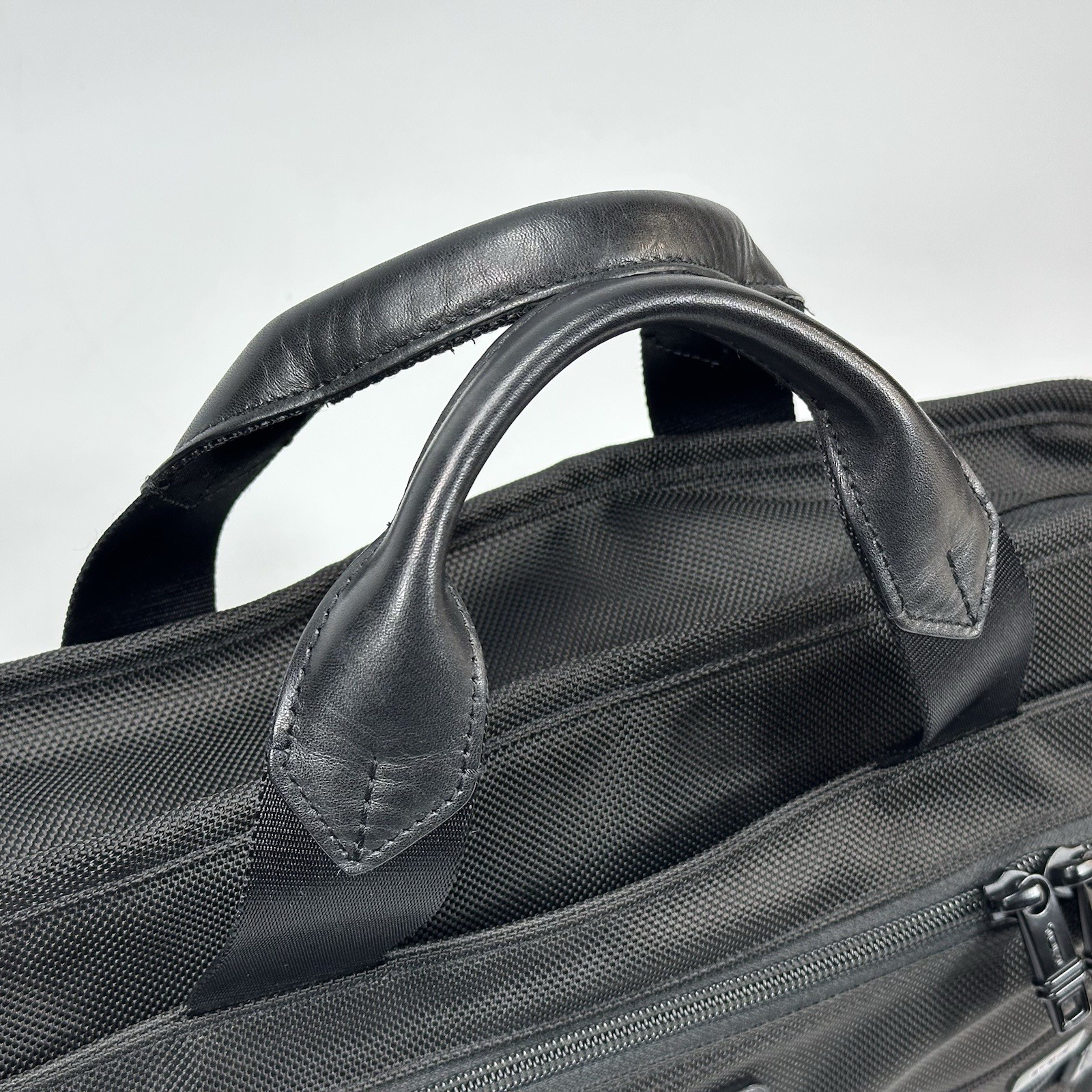 Tumi Alpha 2 Slim Deluxe Portfolio Briefcase Laptop Bag Nylon 26110D2 With Strap