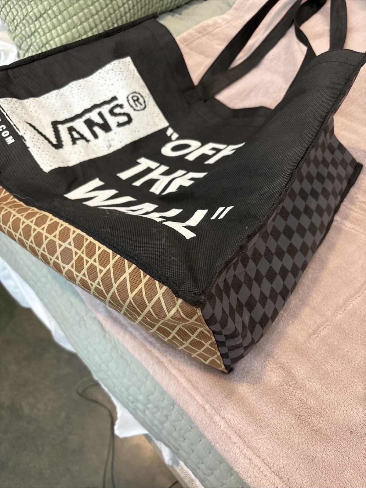 Very Cool VANS “OFF THE WALL” BLACK & CHECKERED LARGE TOTE BAG & Collectable Bag