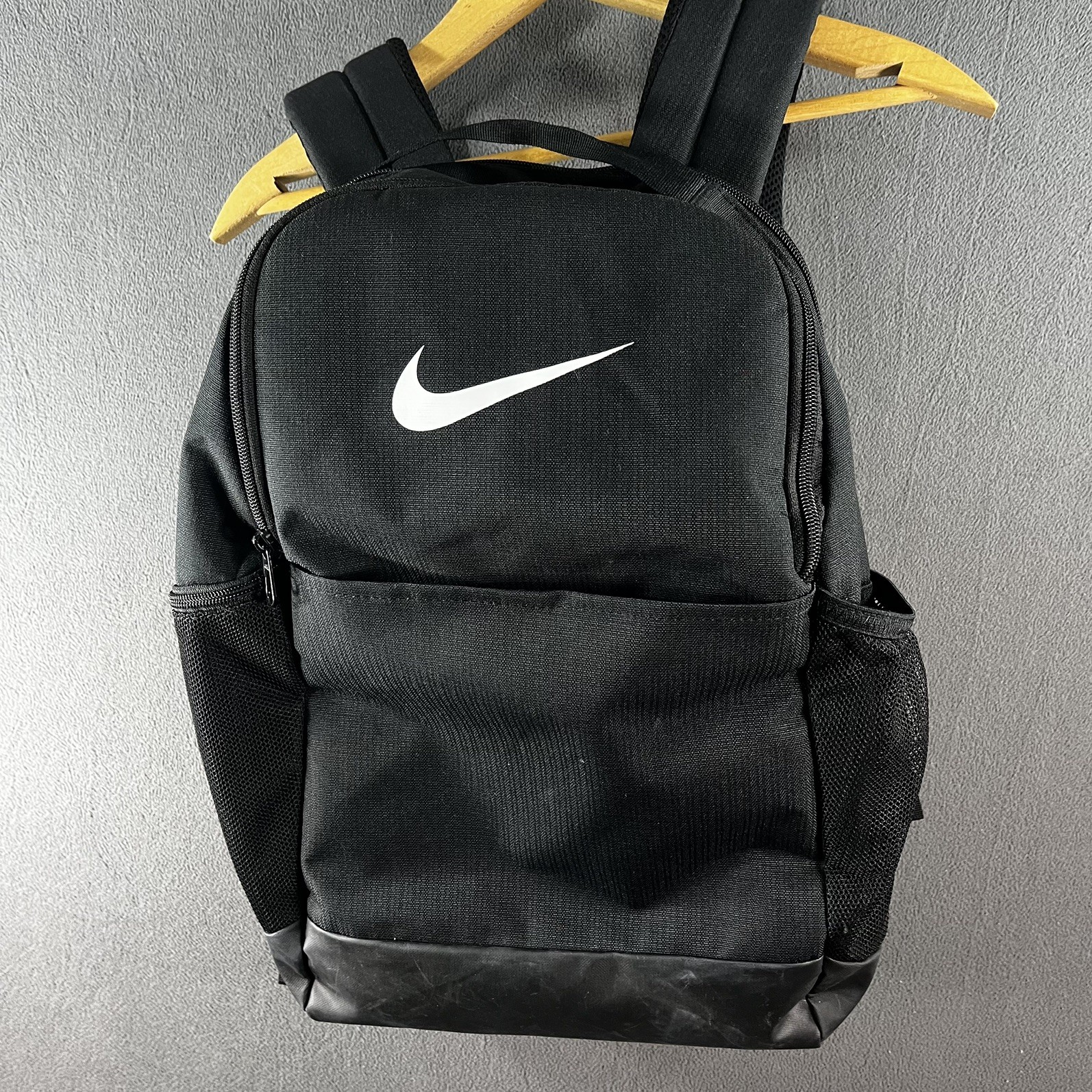 Nike Men’s Brasilia 9.5 Training Backpack Big Swoosh (Medium, 24L) Black/White