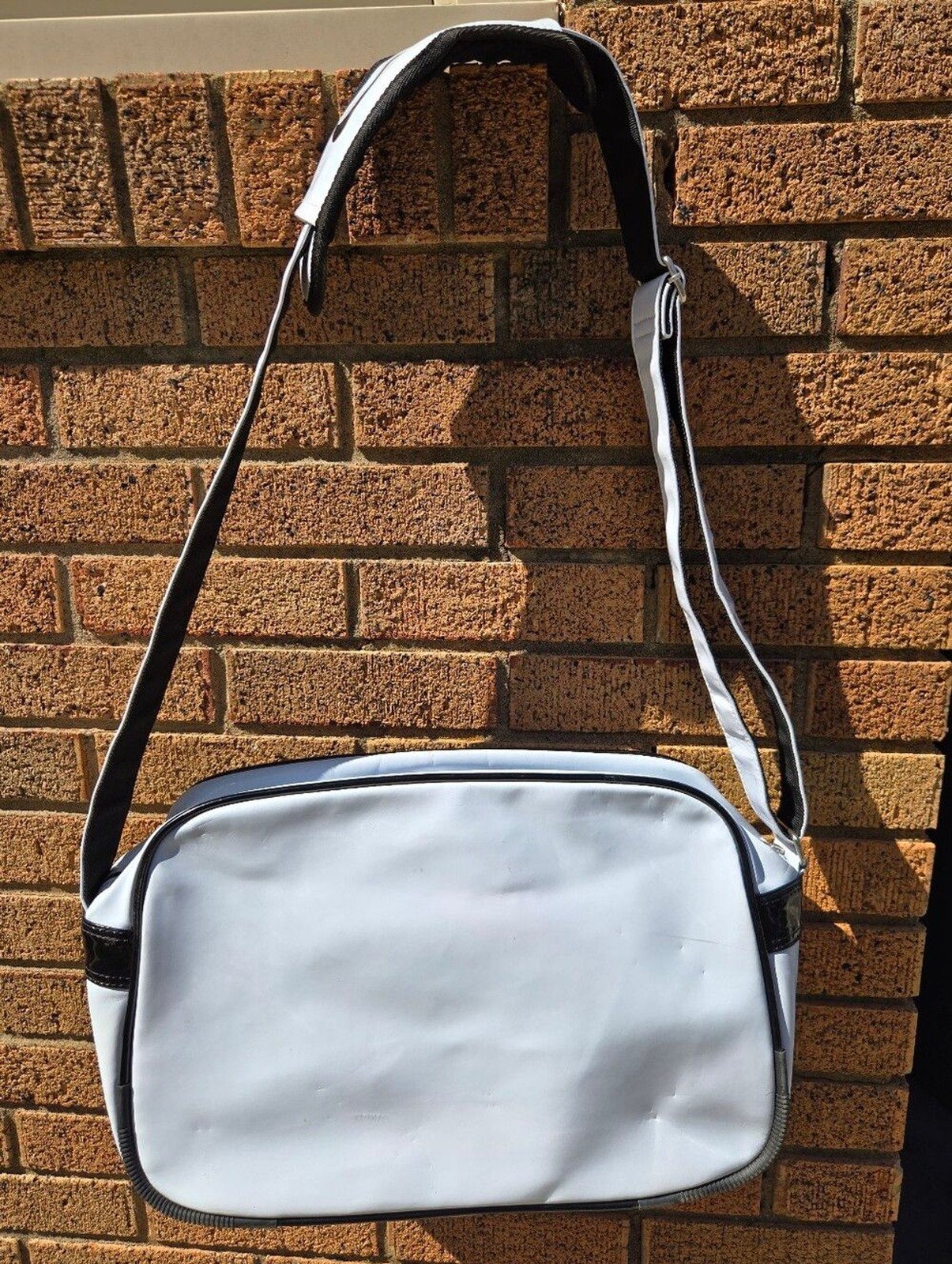 VINTAGE Y2K NIKE HERITAGE TRACK BAG – Glossy White/Black 🏁