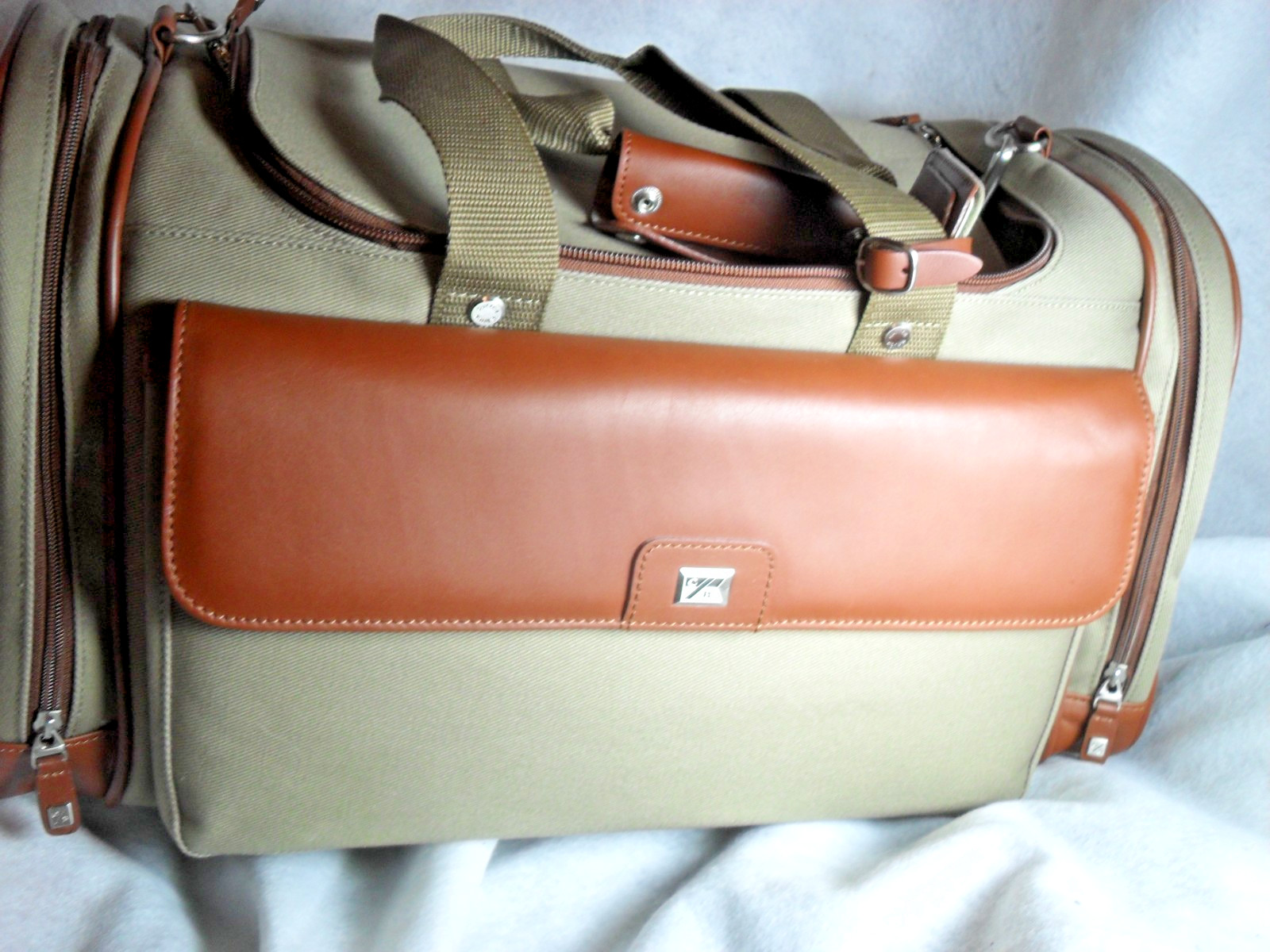 Cutter & Buck 19″ Duffle Handsome In Canvas & Leather NEW