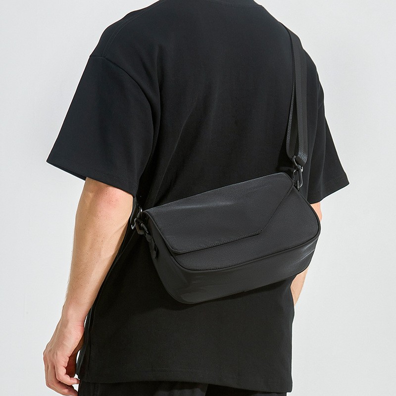Japanese Shoulder Bag New Men’s Leisure Outdoor Leisure Sports Messenger Bag