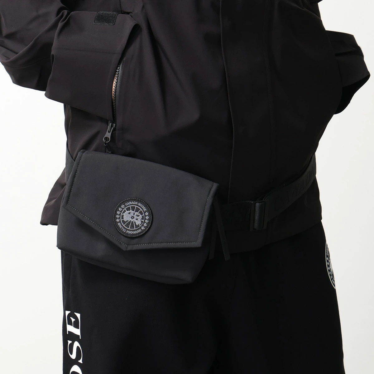 CANADA GOOSE Mini Waistpack Men’s Nylon Belt Bag with Logo Patch 9061Black-Noir