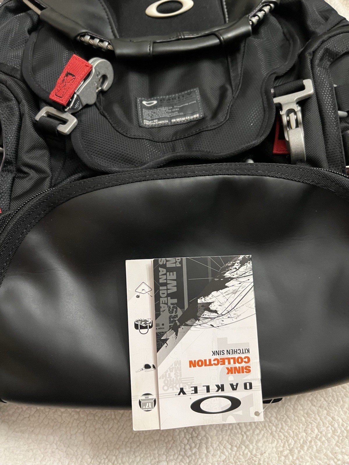 GENUINE Oakley 34L Capacity Kitchen Sink Backpack Black 92060AODM AUTHENTIC READ