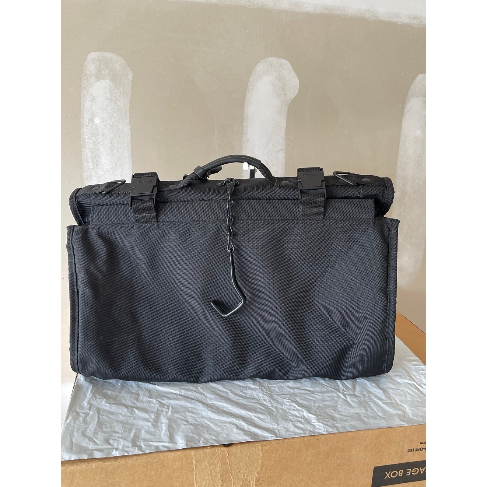 TUMI Garment Bag Travel Black Luggage Cover Full Suits Bifold Nylon 228D3