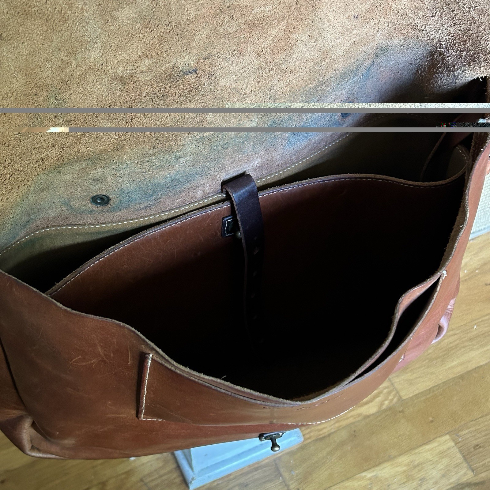 Whipping Post WP Standard Large Leather Brown Distressed Messenger Bag