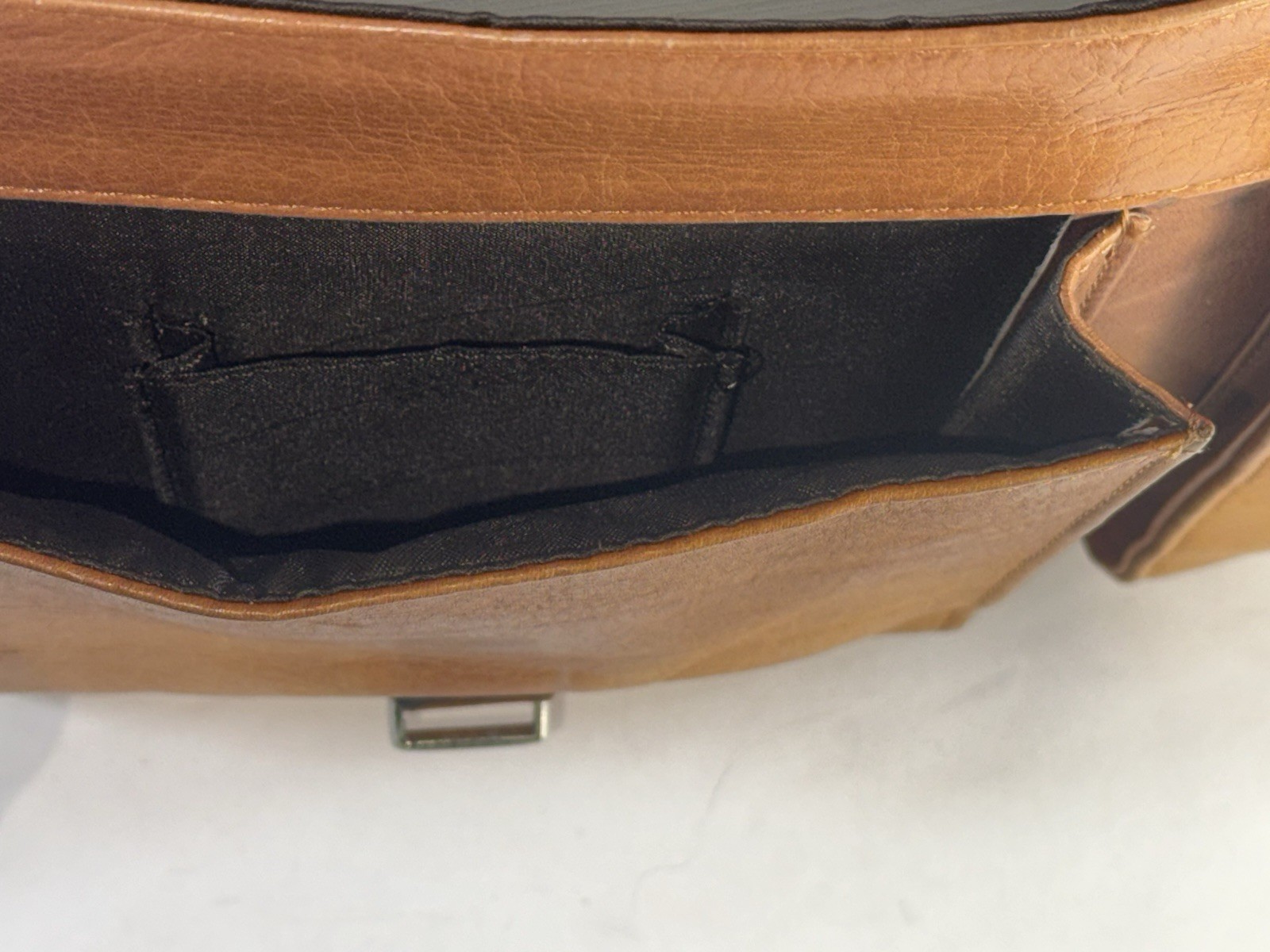 Kenneth Cole Reaction Colombian Leather Messenger Bag Briefcase Portfolio Cognac
