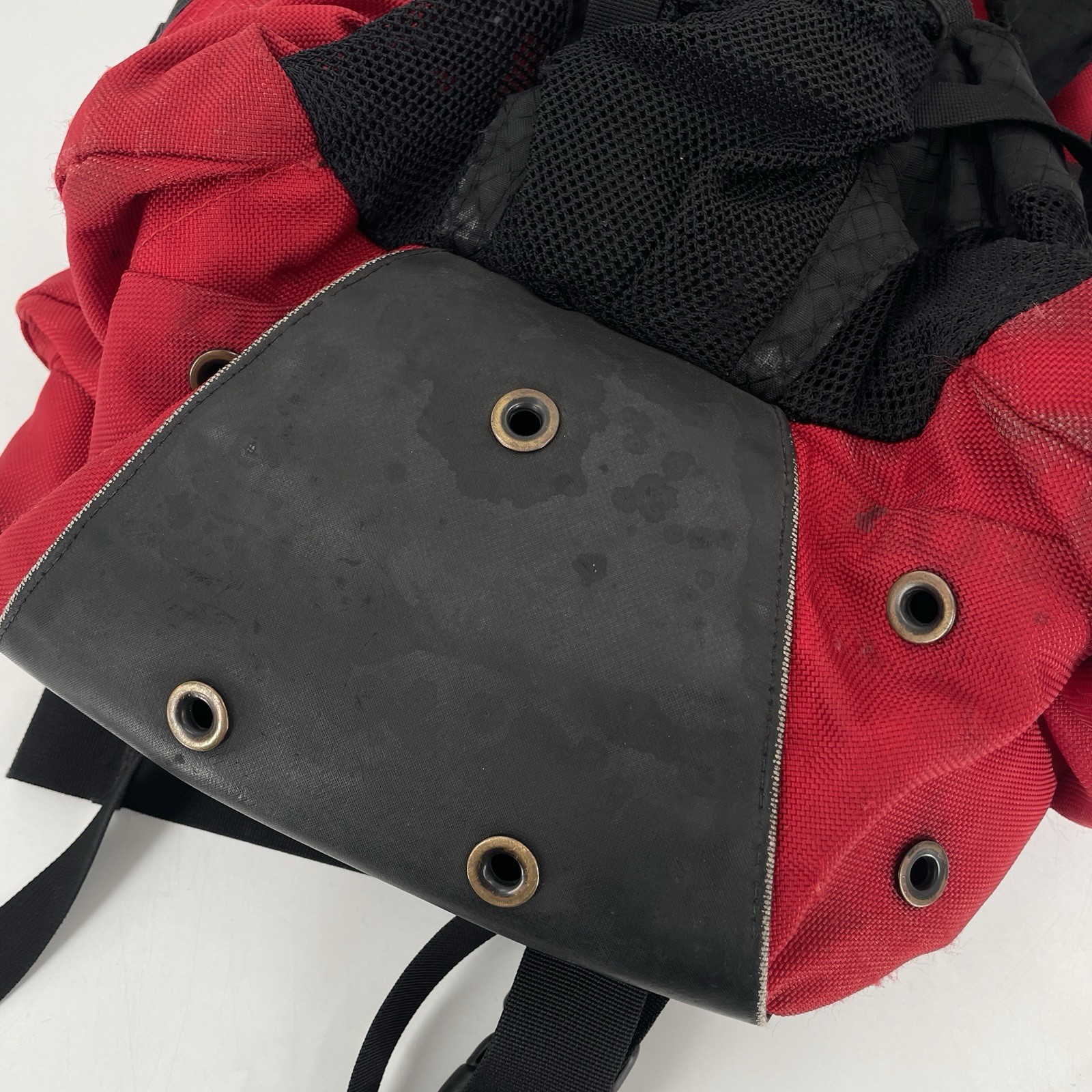 Vintage Oakley Icon Backpack in Red Black – 90s 2000s Y2k Goth Grunge