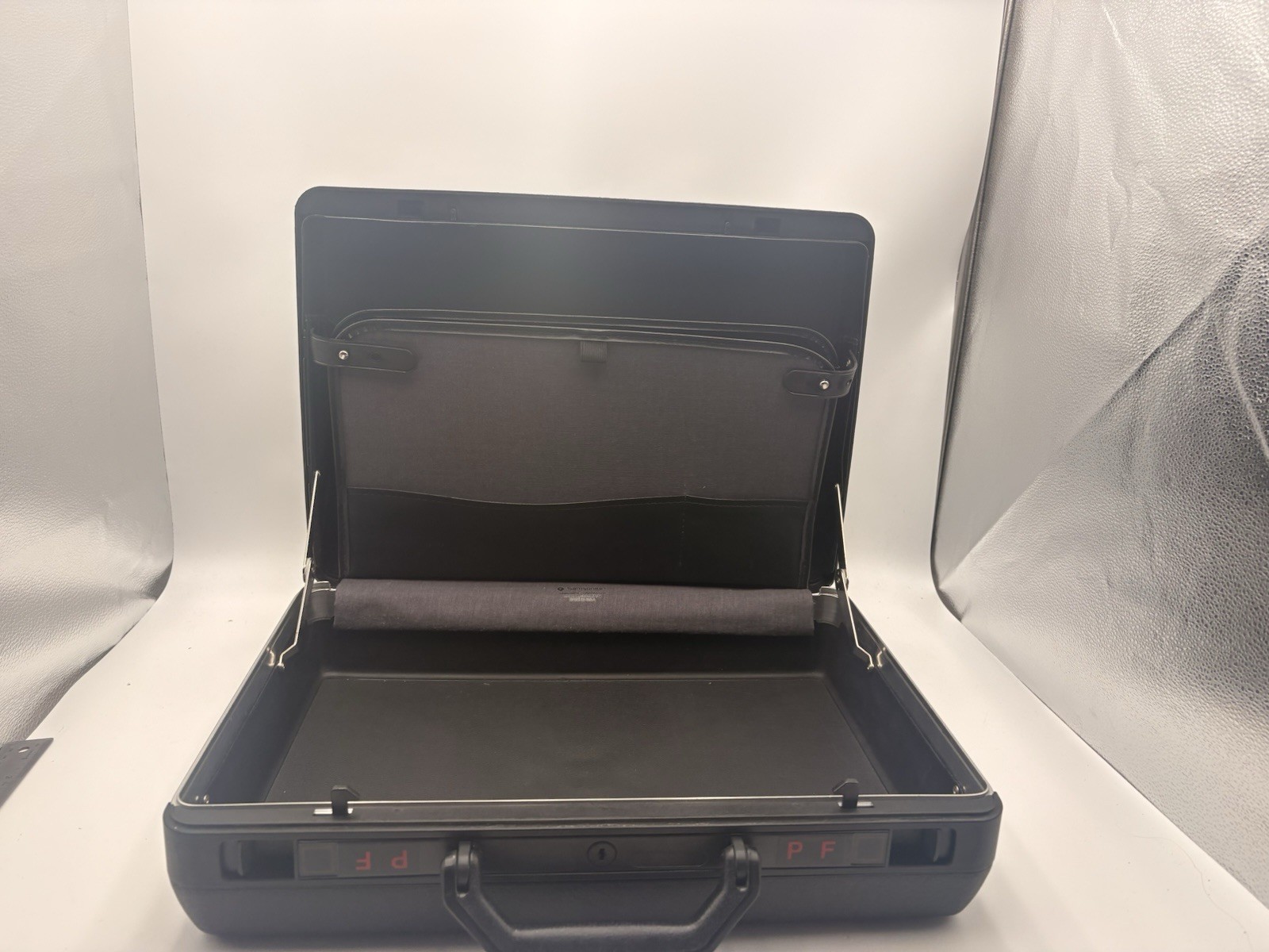 Vintage Samsonite Hard Shell Briefcase Blk Locking NO KEY STILL UNLOCKED