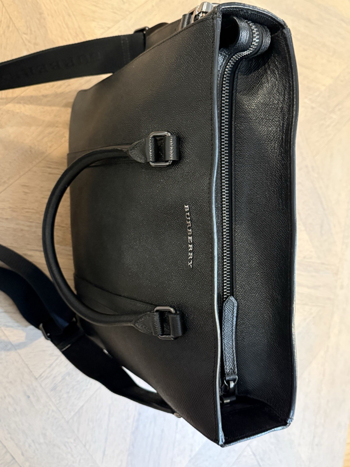 Modern Men’s Burberry Kenneth Structured Tote Black Leather Laptop Work Travel