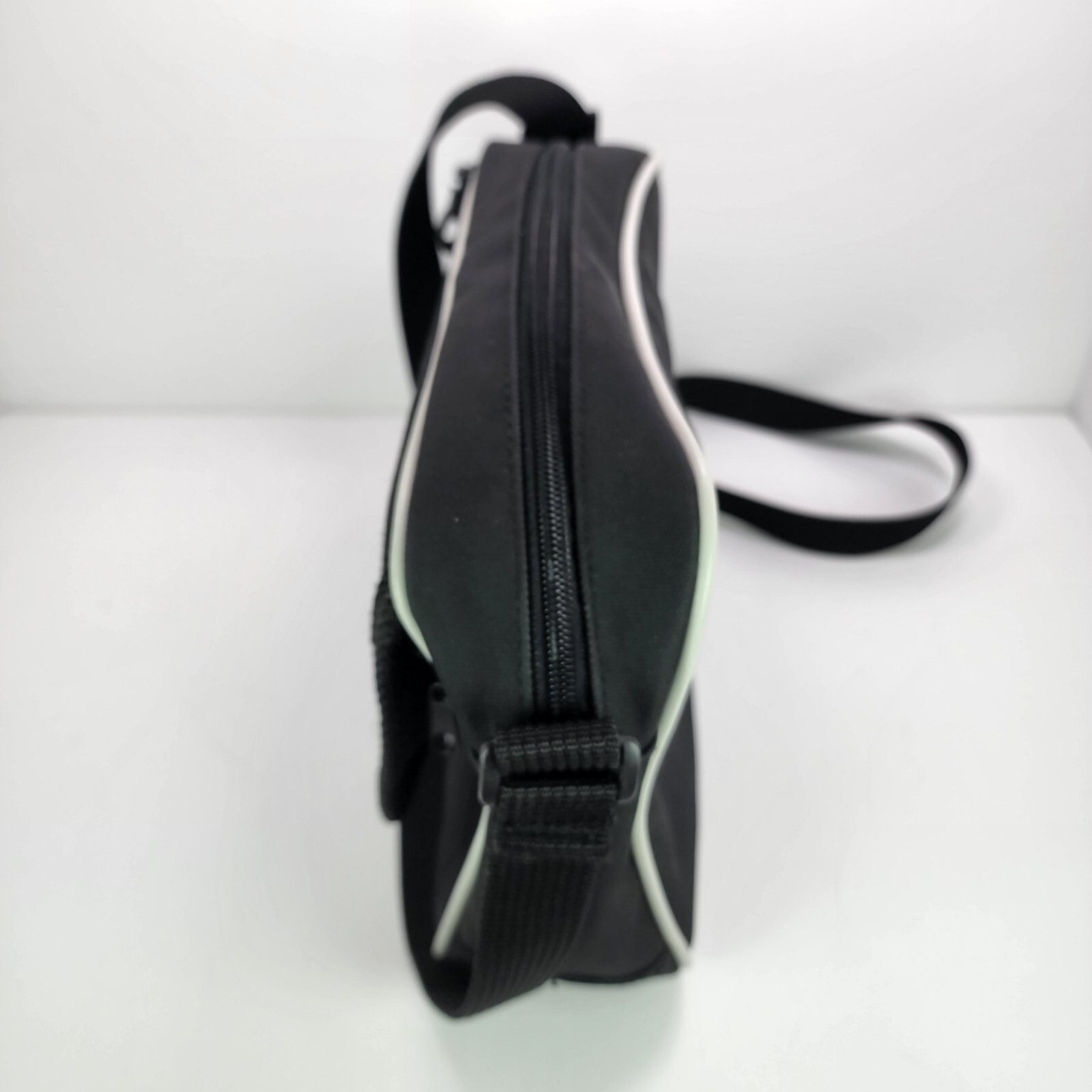 Vintage Black CrossOver Shoulder Style Bag SSPACE FOR CARDS