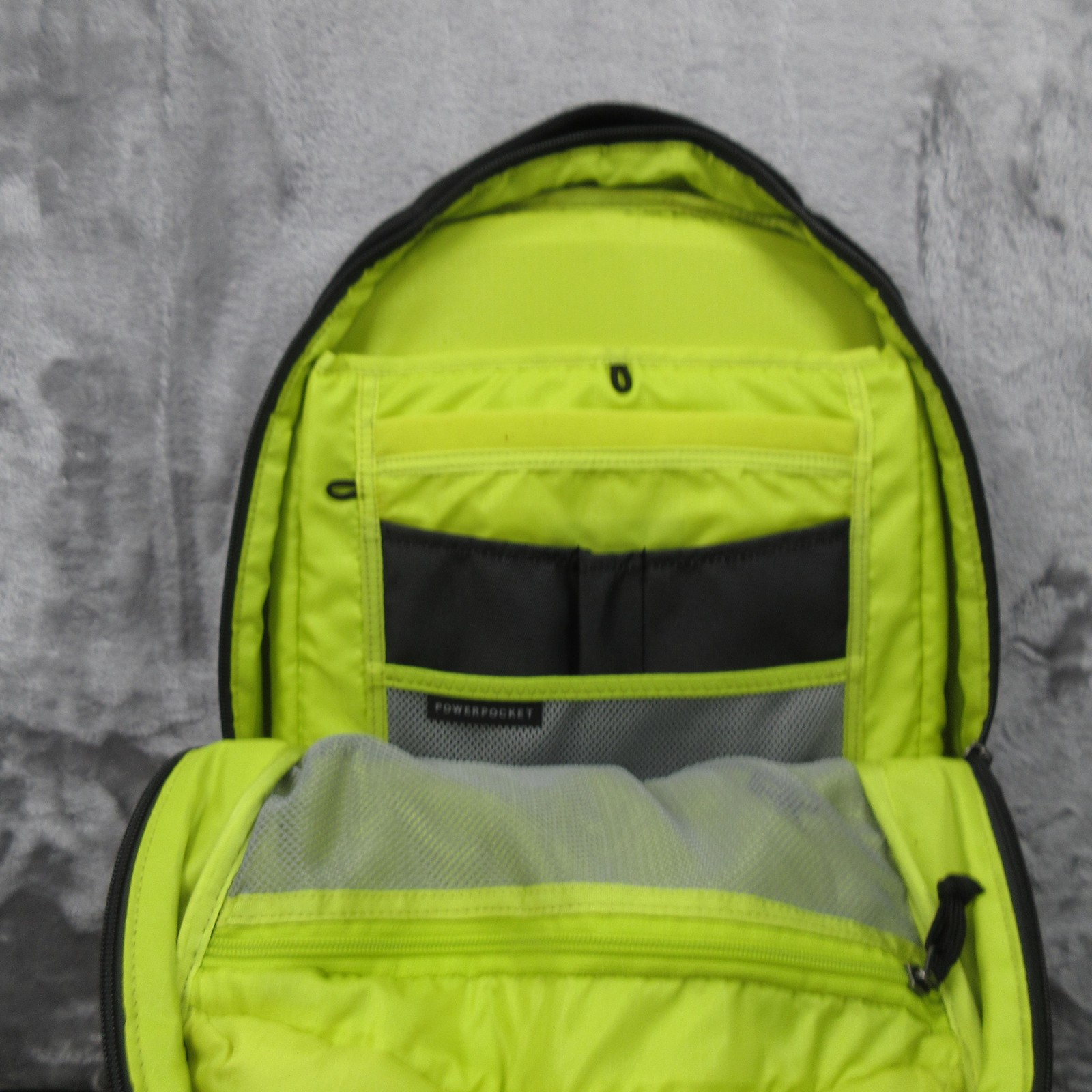 Thule Black Laptop Travel Backpack PowerPocket Soft Case Padded Straps Men Bag