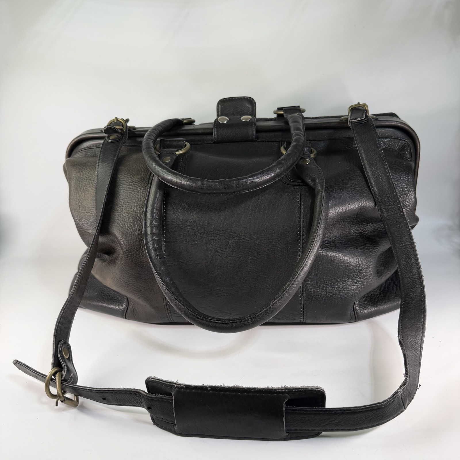 Vintage Orvis Leather Duffle Bag Weekender Crossbody Doctor Travel Carry On RARE