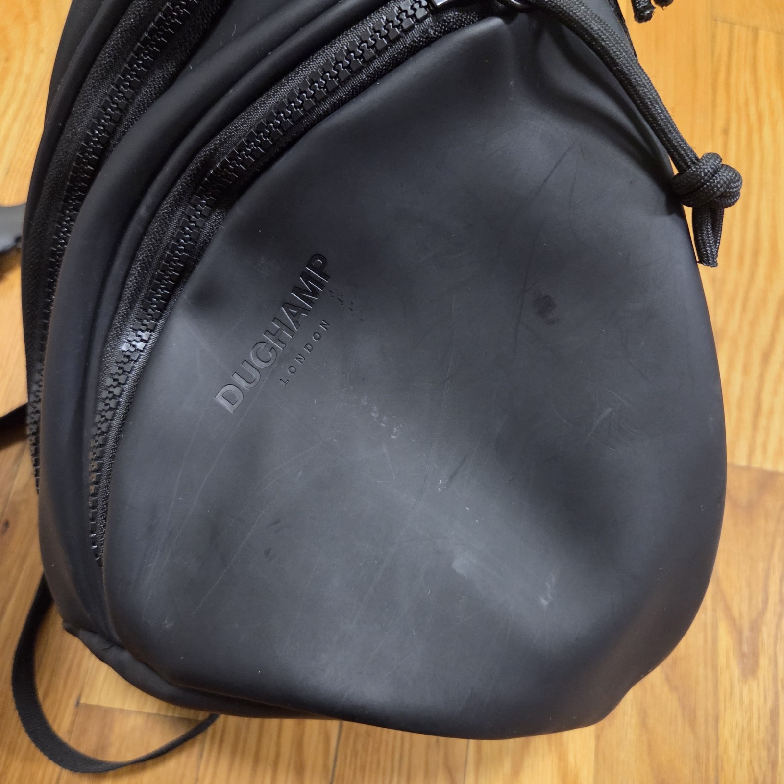 Duchamp Mens Crossbody Sling Rubberized Casual Lightweight Travel Bag Black S