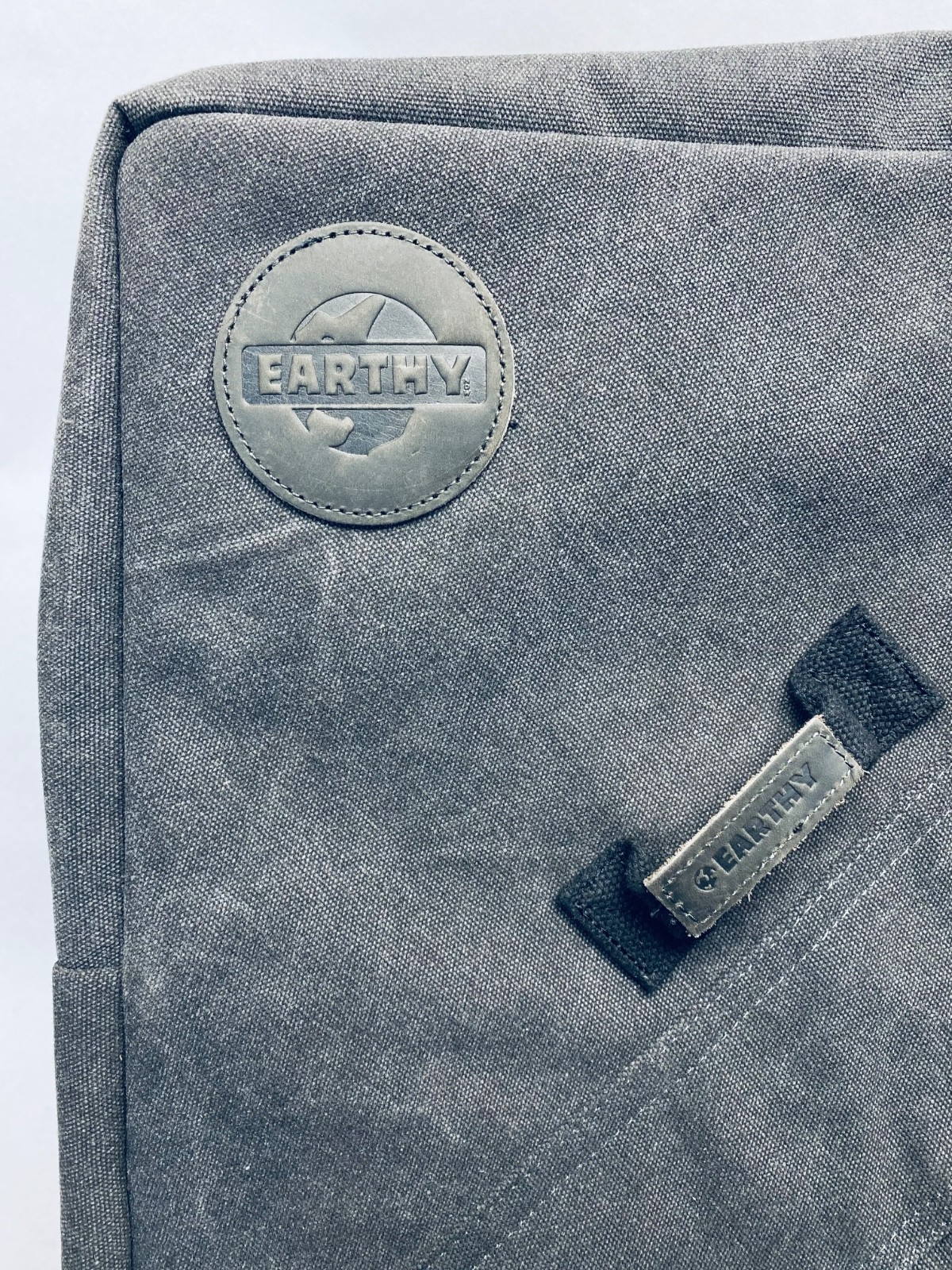 UNUSED Revelry Supply “Earthy” The Courier X-LARGE Smell Proof Box Bag Transport