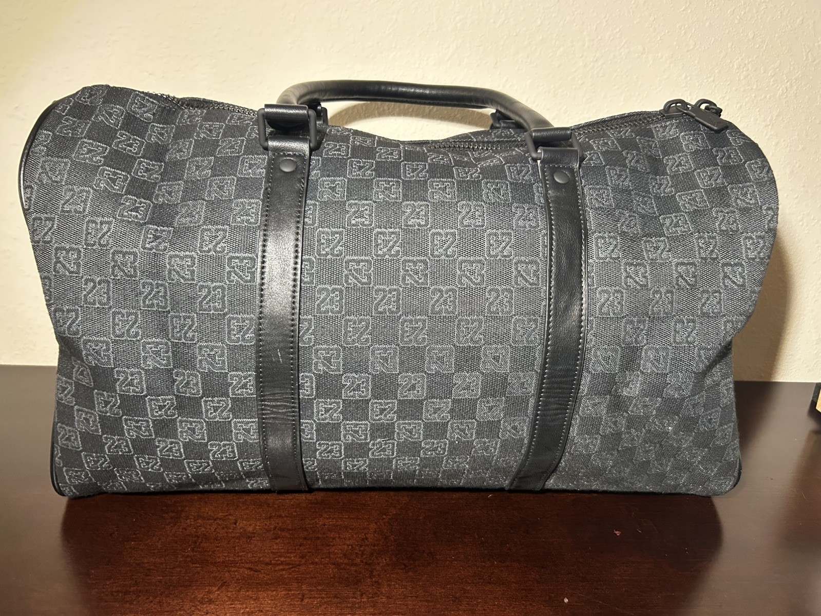 New Authentic Jordan Luxury Duffle Bag Luggage Travel Vacation 40l Champion Nike