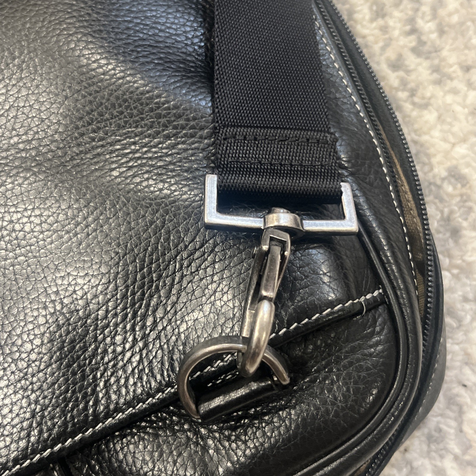 Boconi Black Leather Tumbled Pebbled Messenger Briefcase Laptop Case EUC