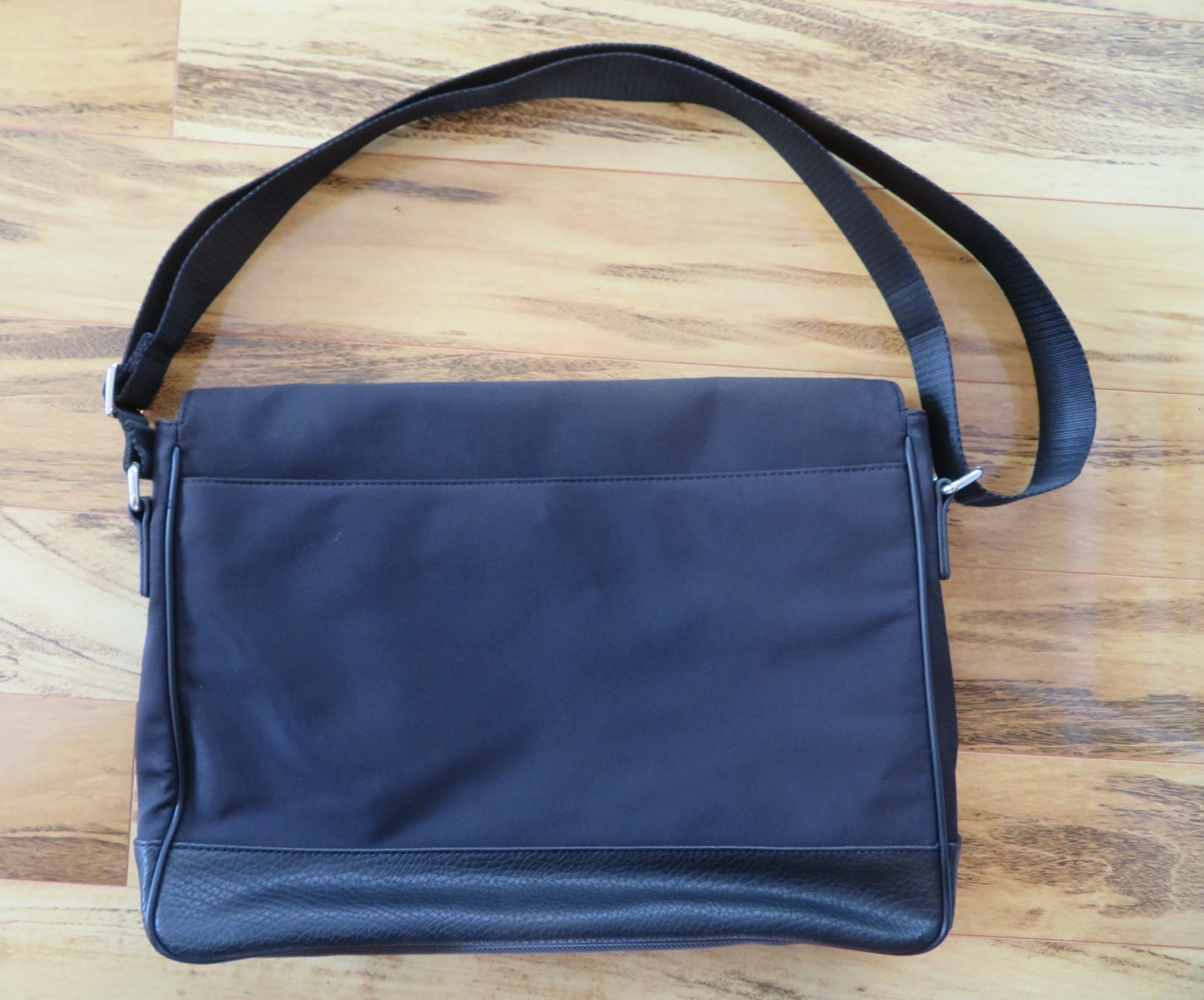 NWOT NEW Calvin Klein Black Microfiber Messenger Bag 15 x 11 x 3″ Unisex