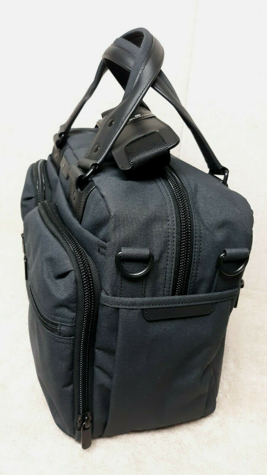VICTORINOX – ARCHITECTURE – URBAN – 32 3255 01 – Briefcase Day Bag – GRAY Black