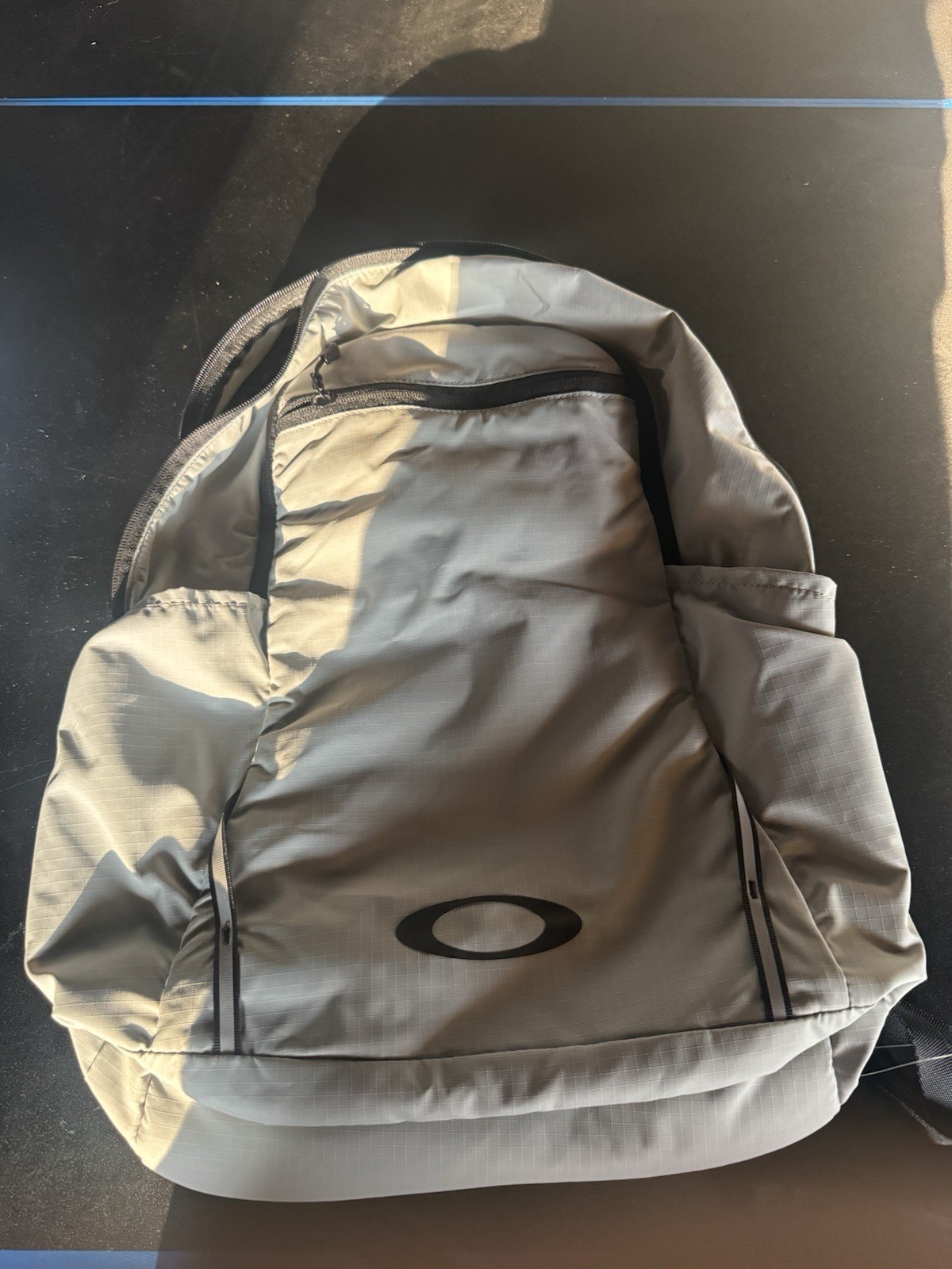 Oakley Sport Backpack Stone Gray 28L- 16″L x 15″W x 8″H Travel Luggage
