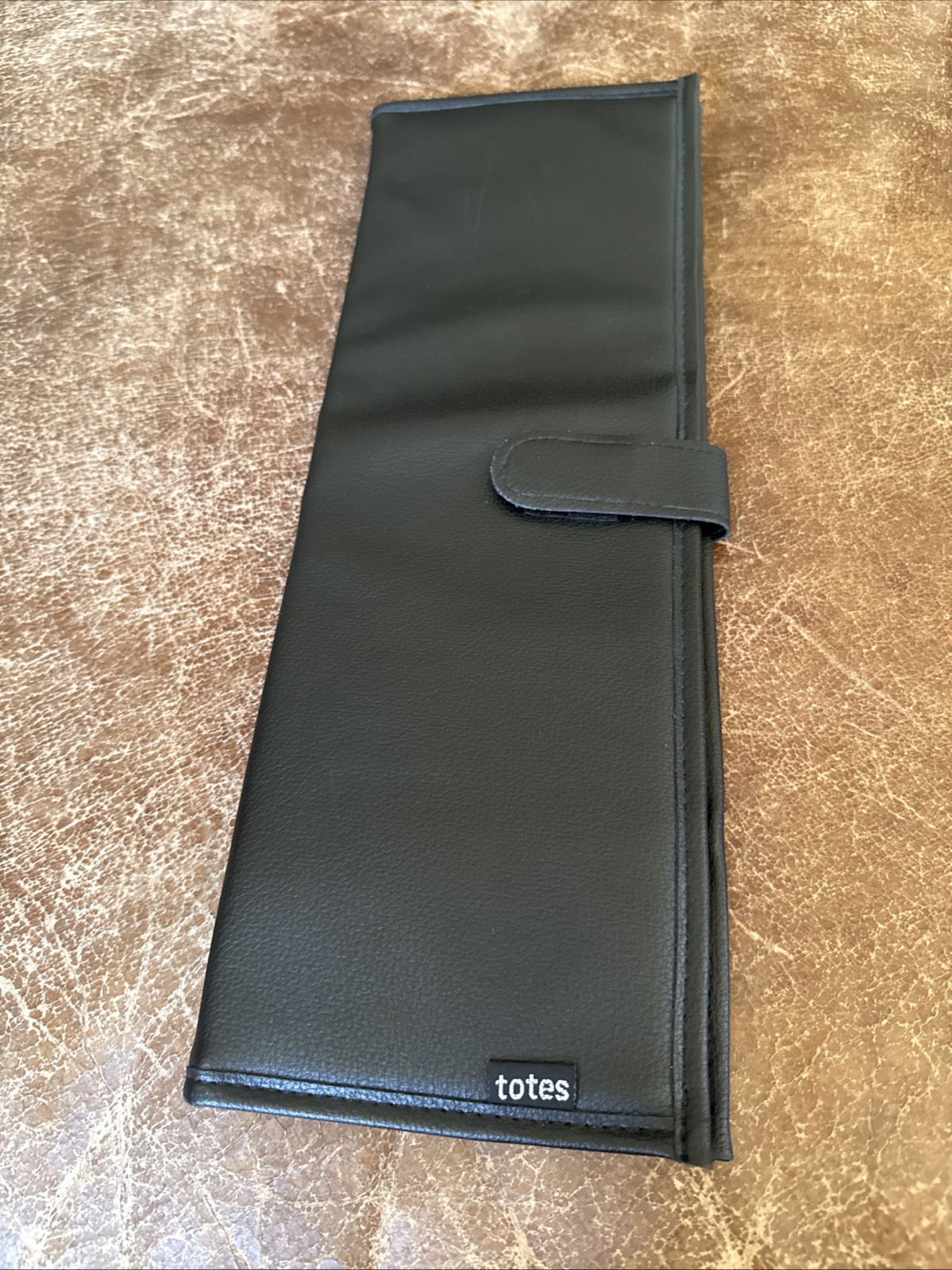 Totes Tie Case Black Leather- Look