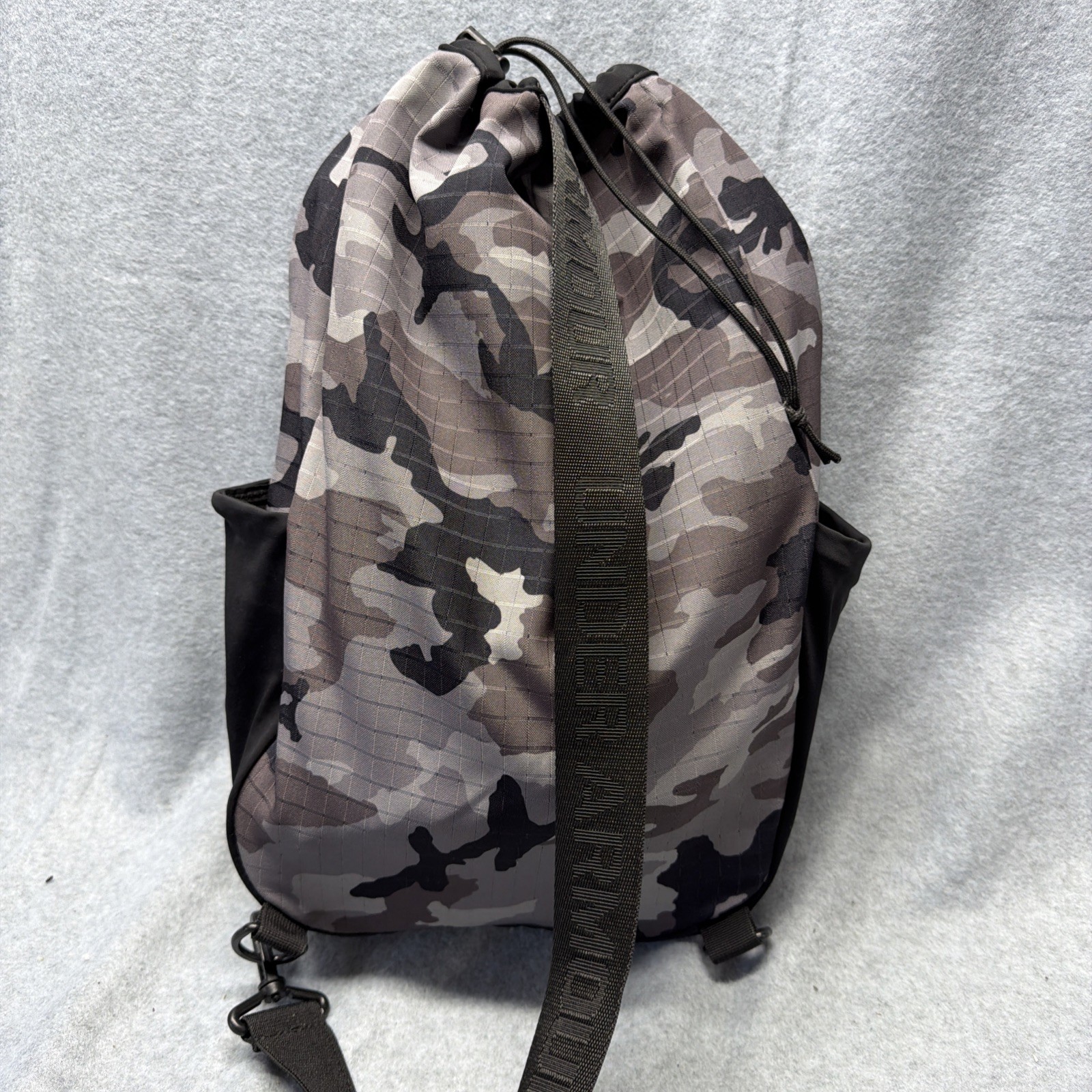Under Armour Unisex Flex Sling Training Bag Gym Adjustable Gray-Camo